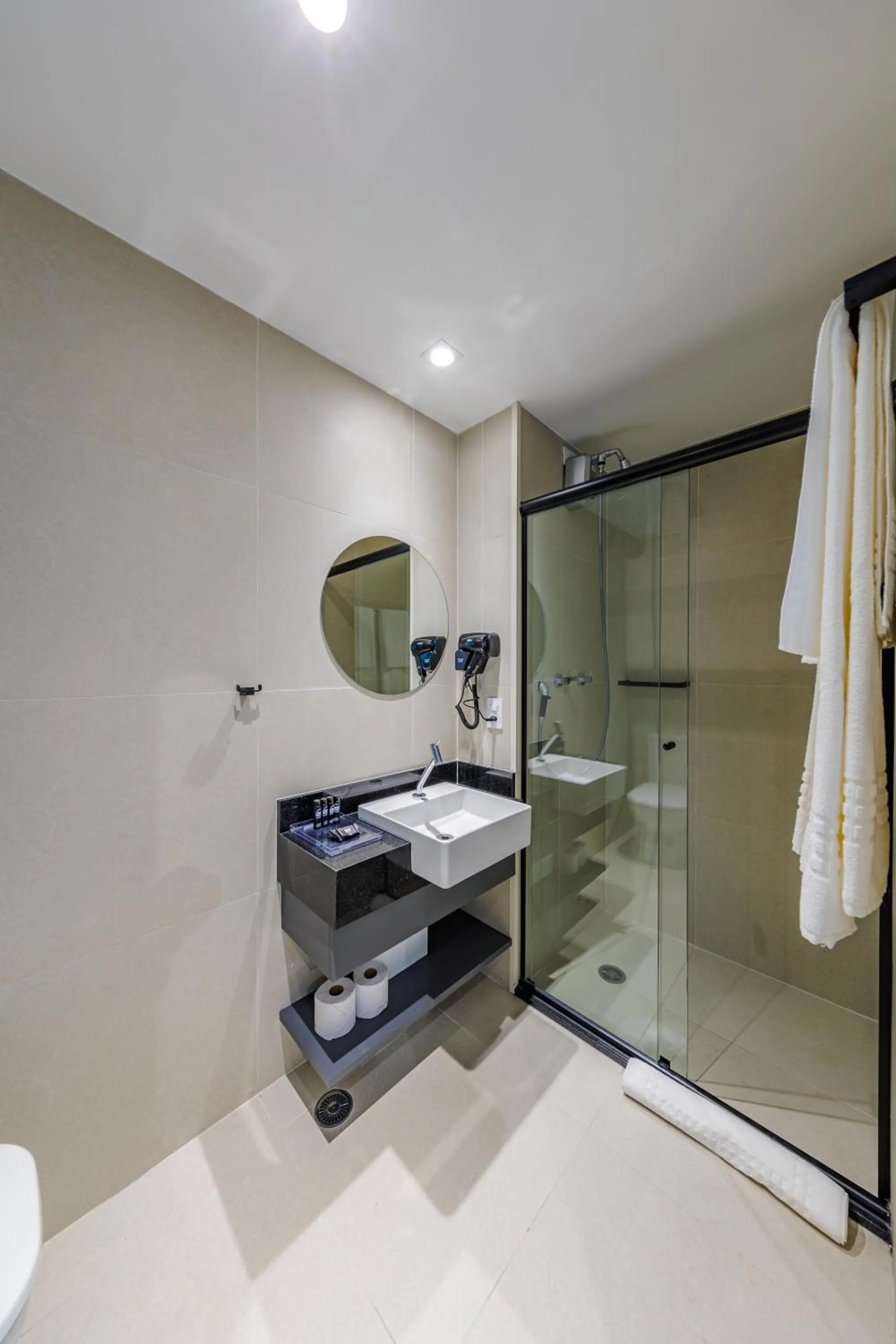 Shower in House of Charlie Vila Mariana