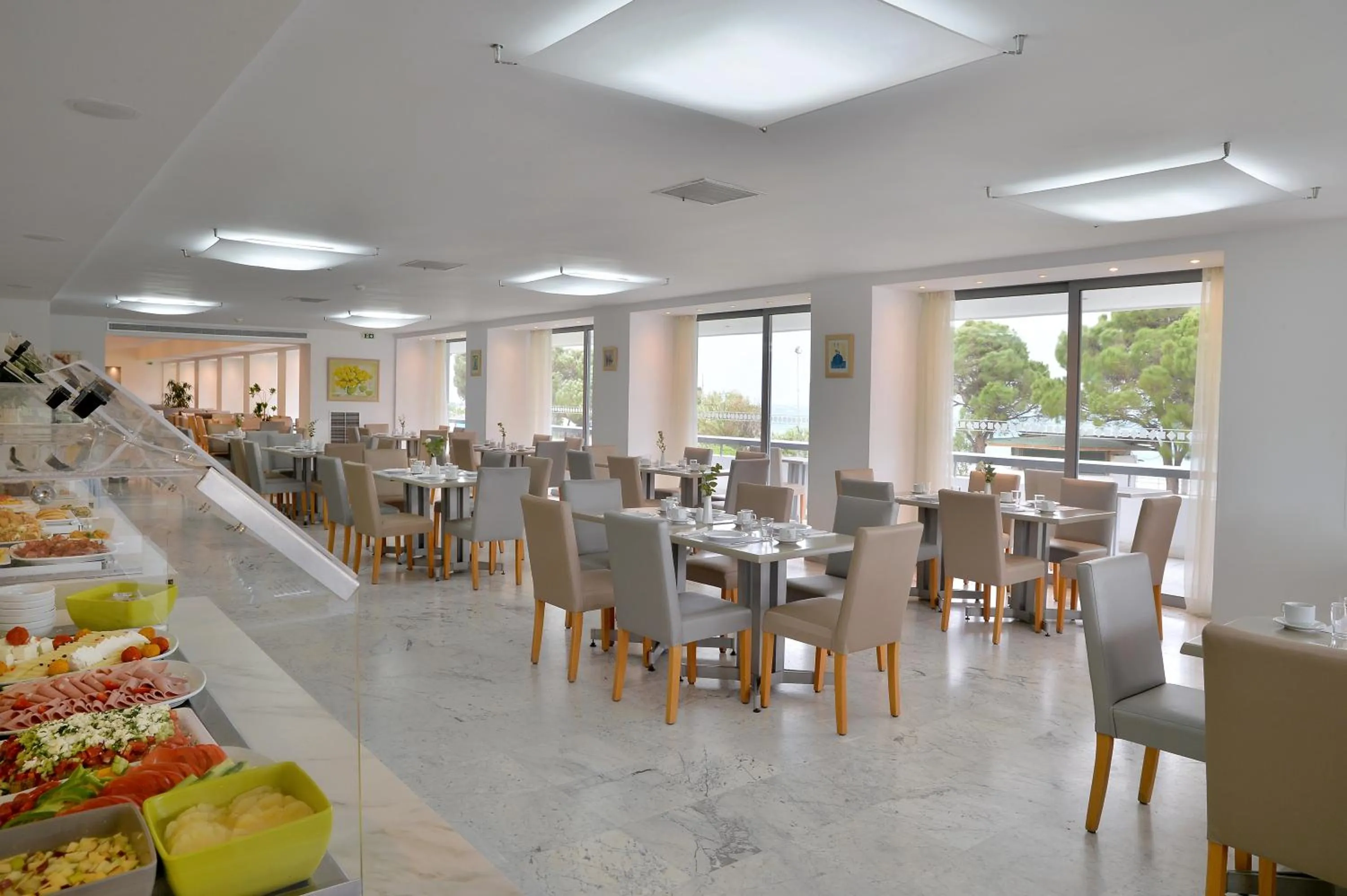 Restaurant/places to eat in Airotel Achaia Beach