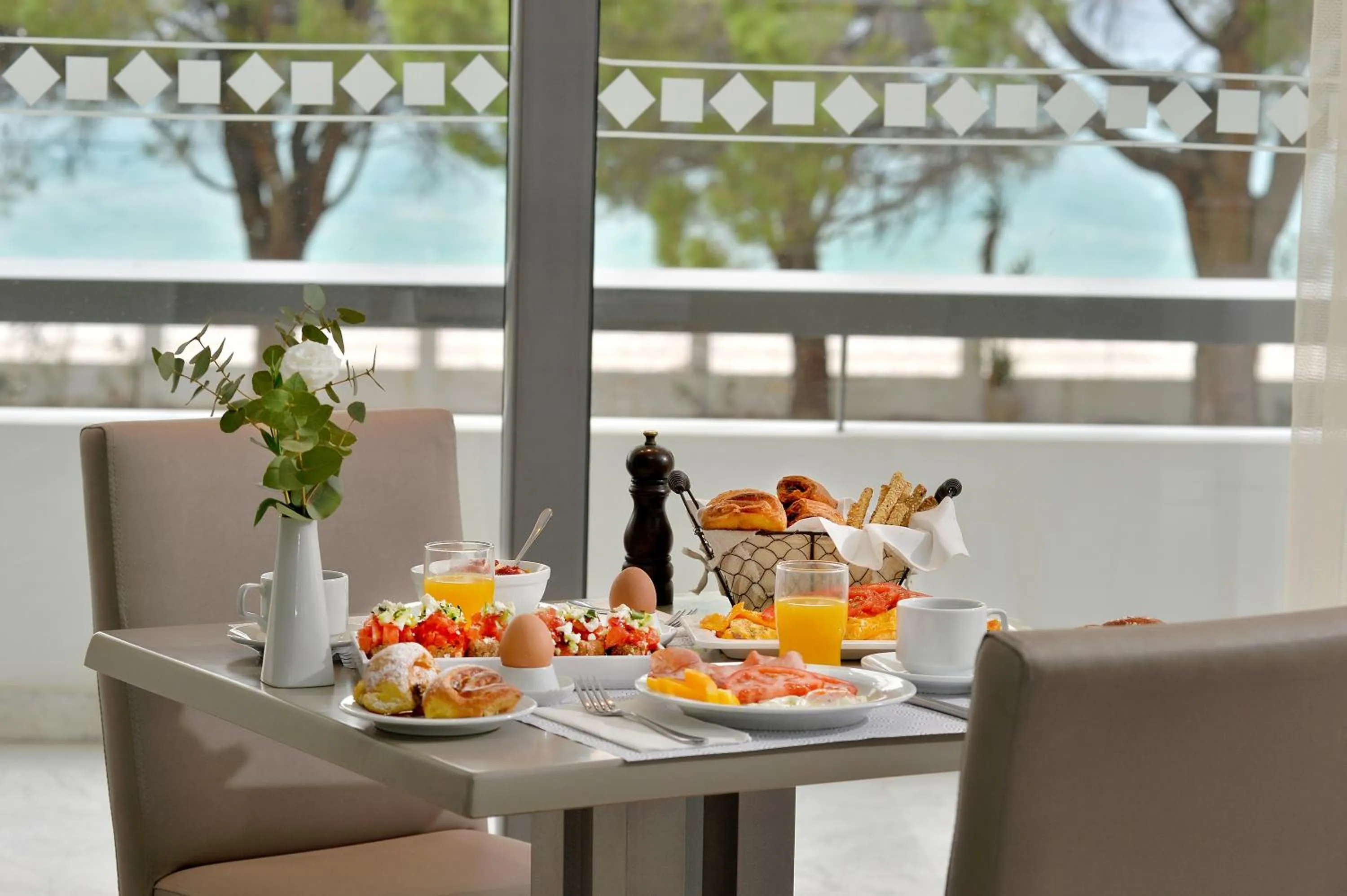 Food and drinks in Airotel Achaia Beach