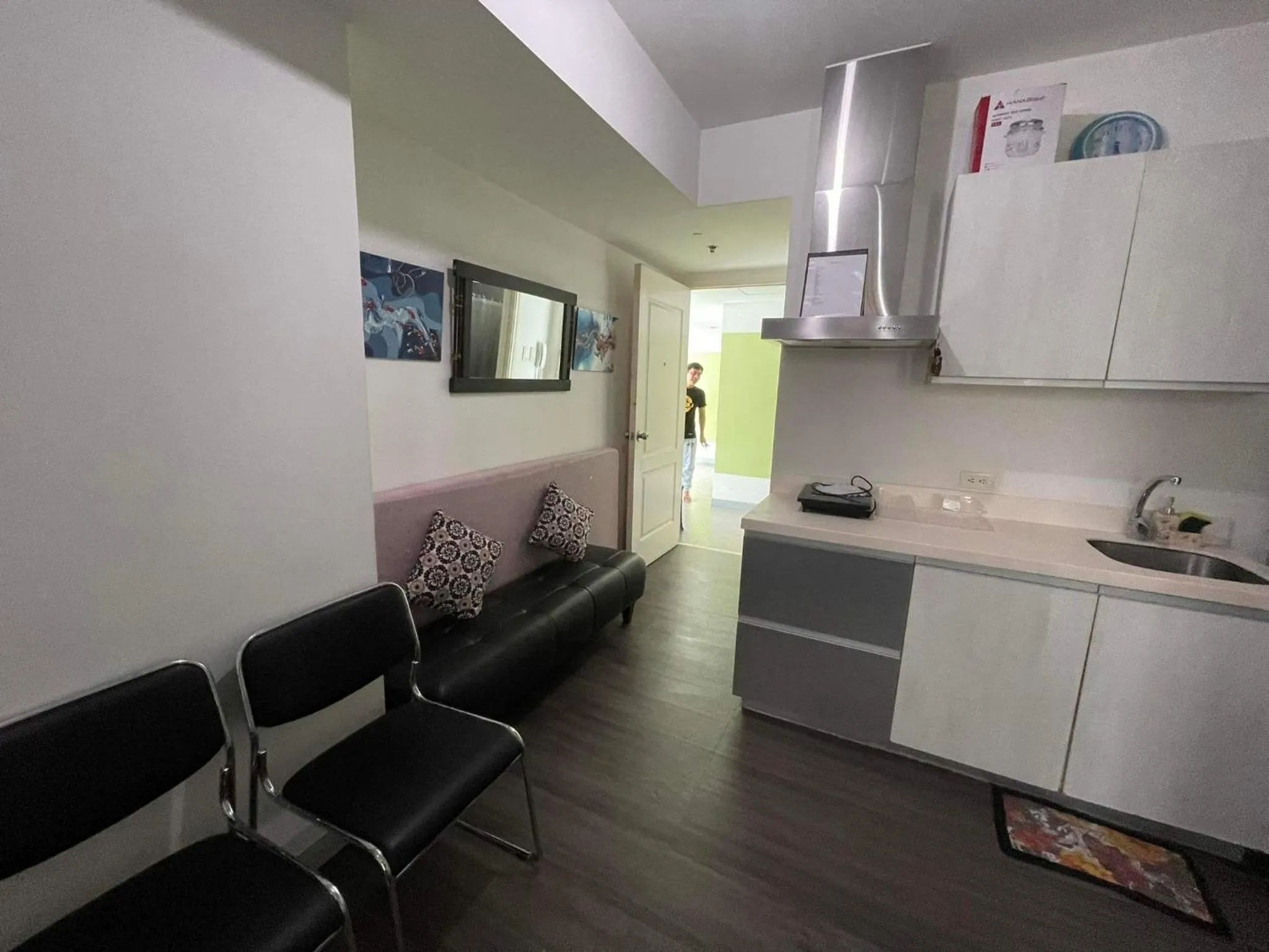 Azure Urban Resort with WIFI and Netflix