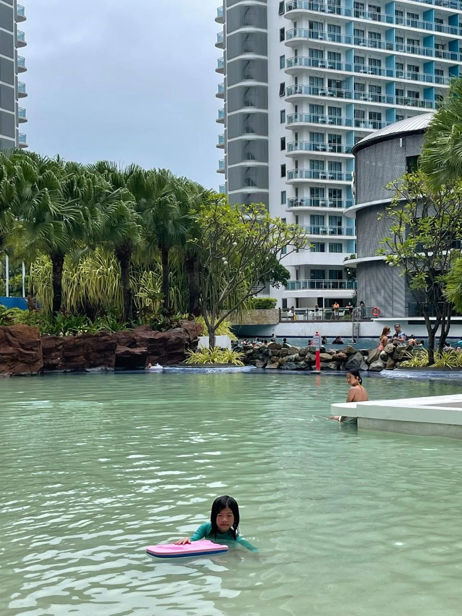 Azure Urban Resort with WIFI and Netflix