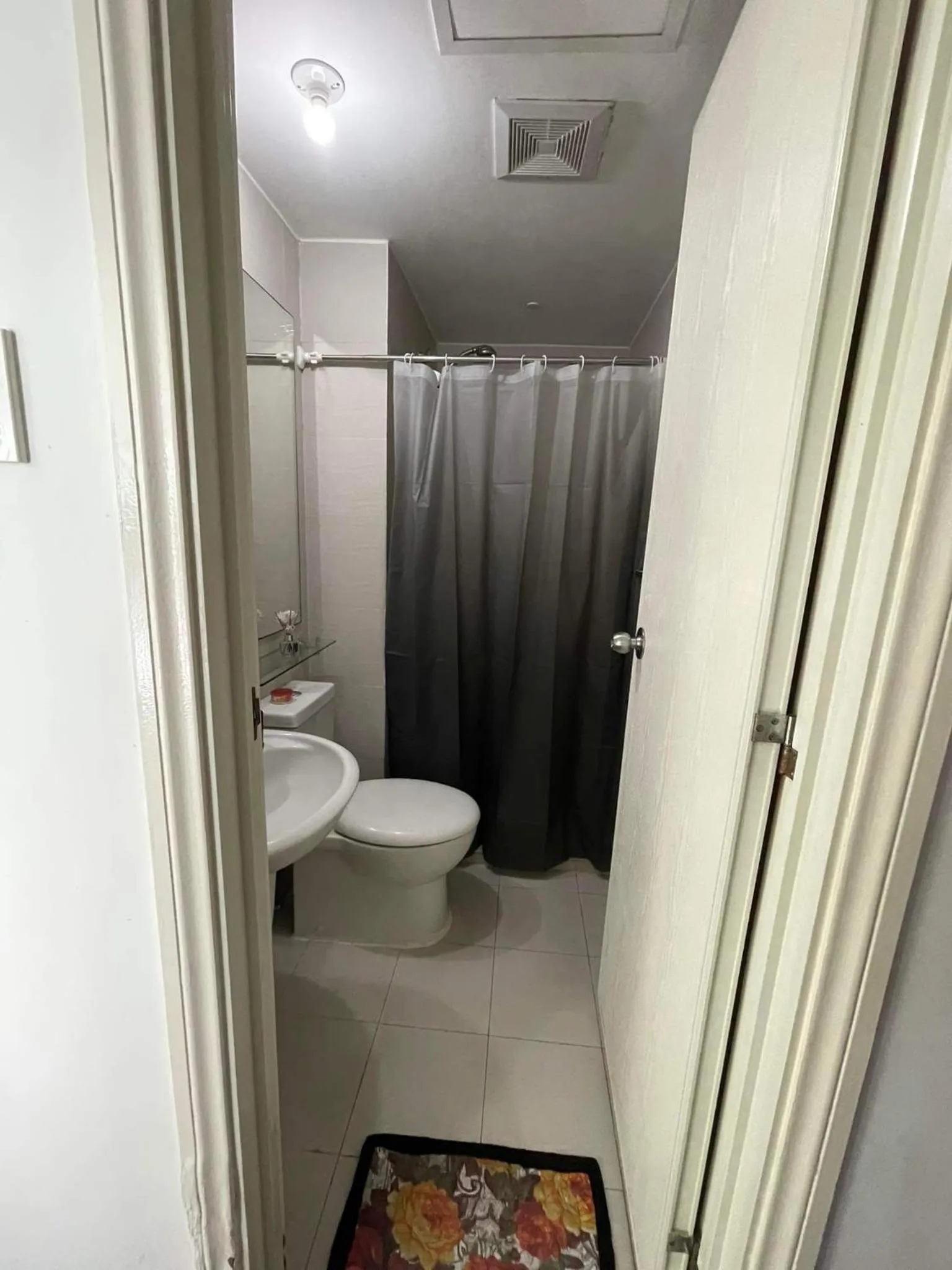 Azure Urban Resort with WIFI and Netflix