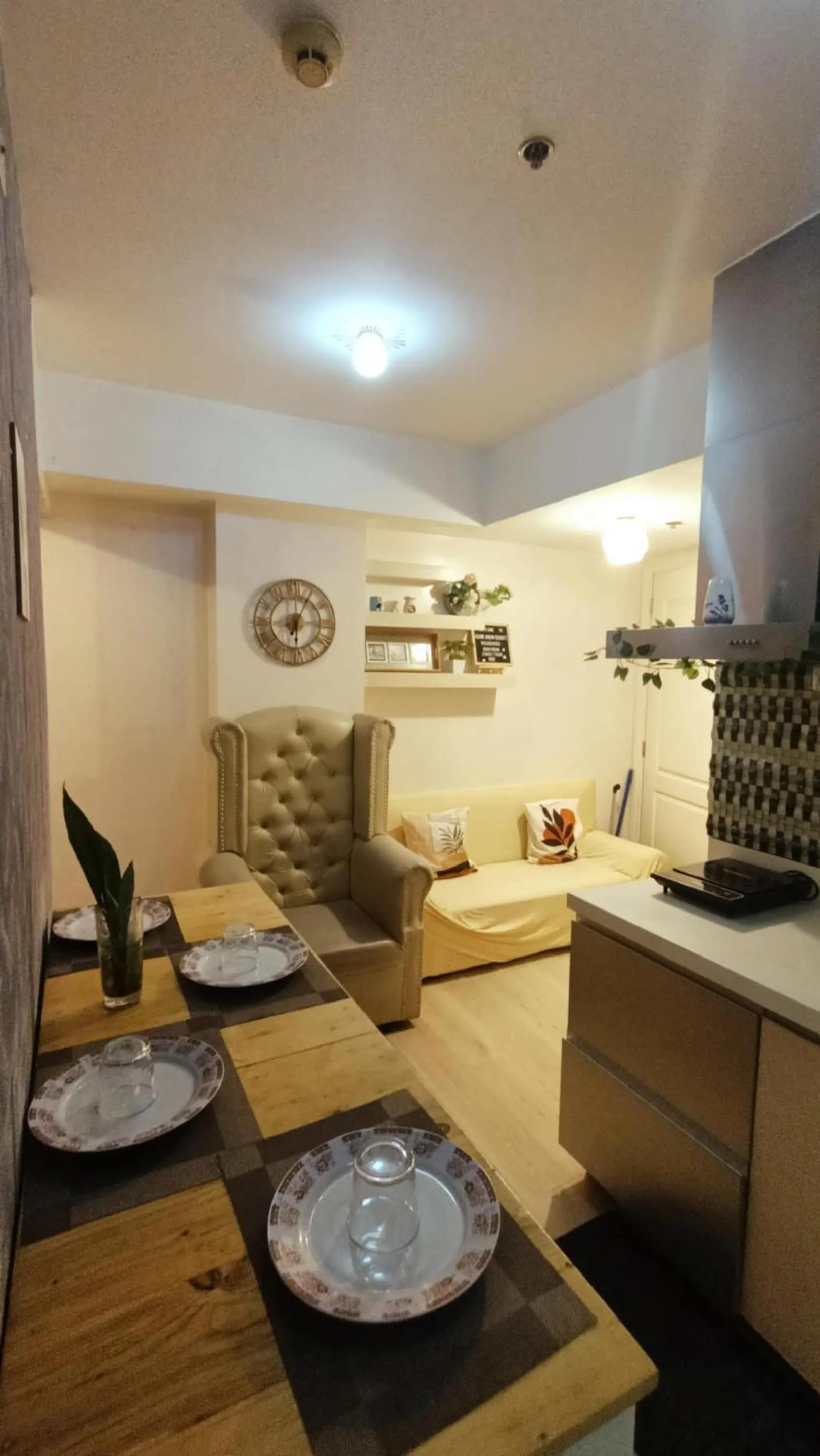 Azure Urban Resort with WIFI and Netflix