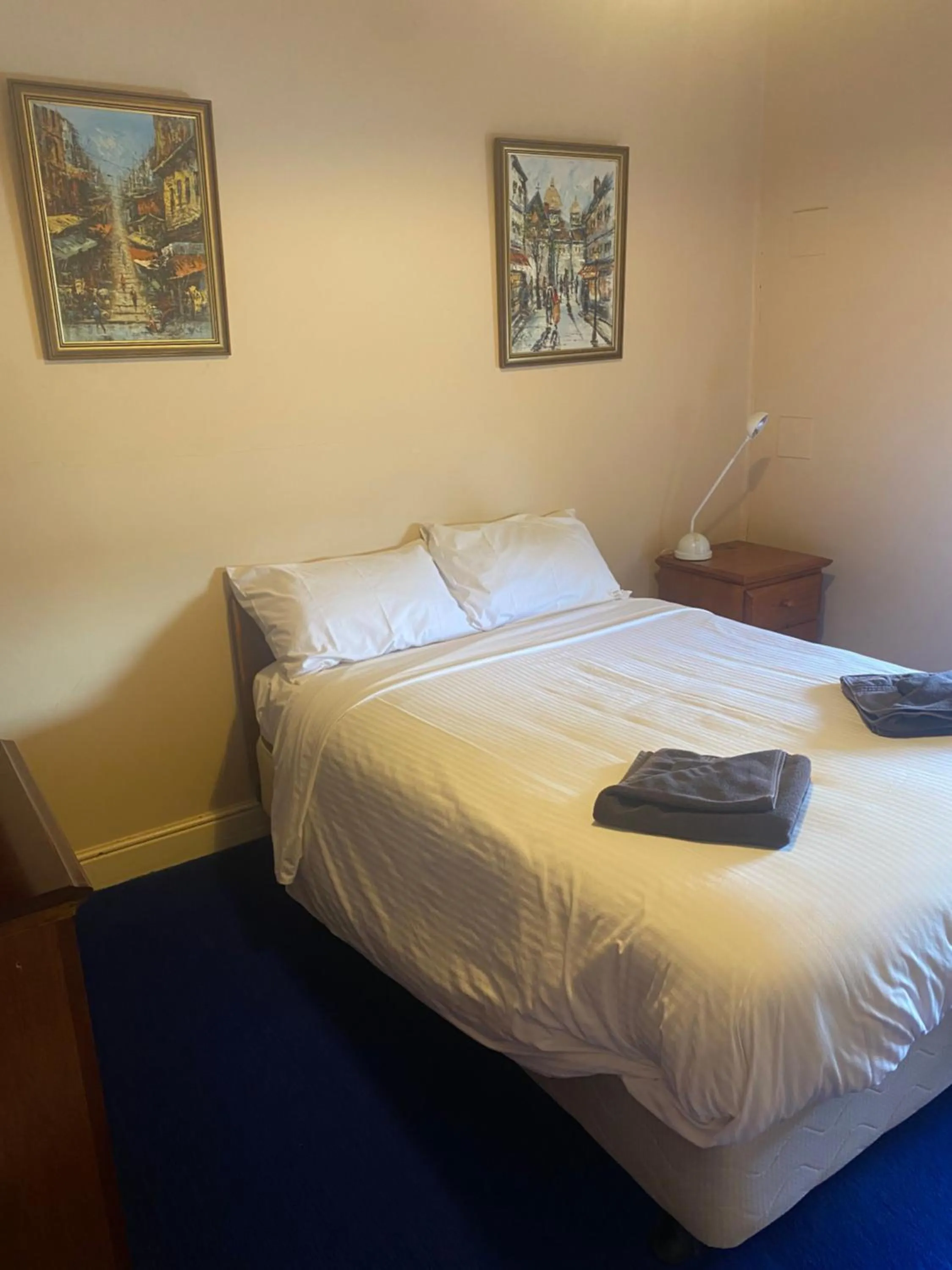 Bed in Commercial Hotel Camperdown