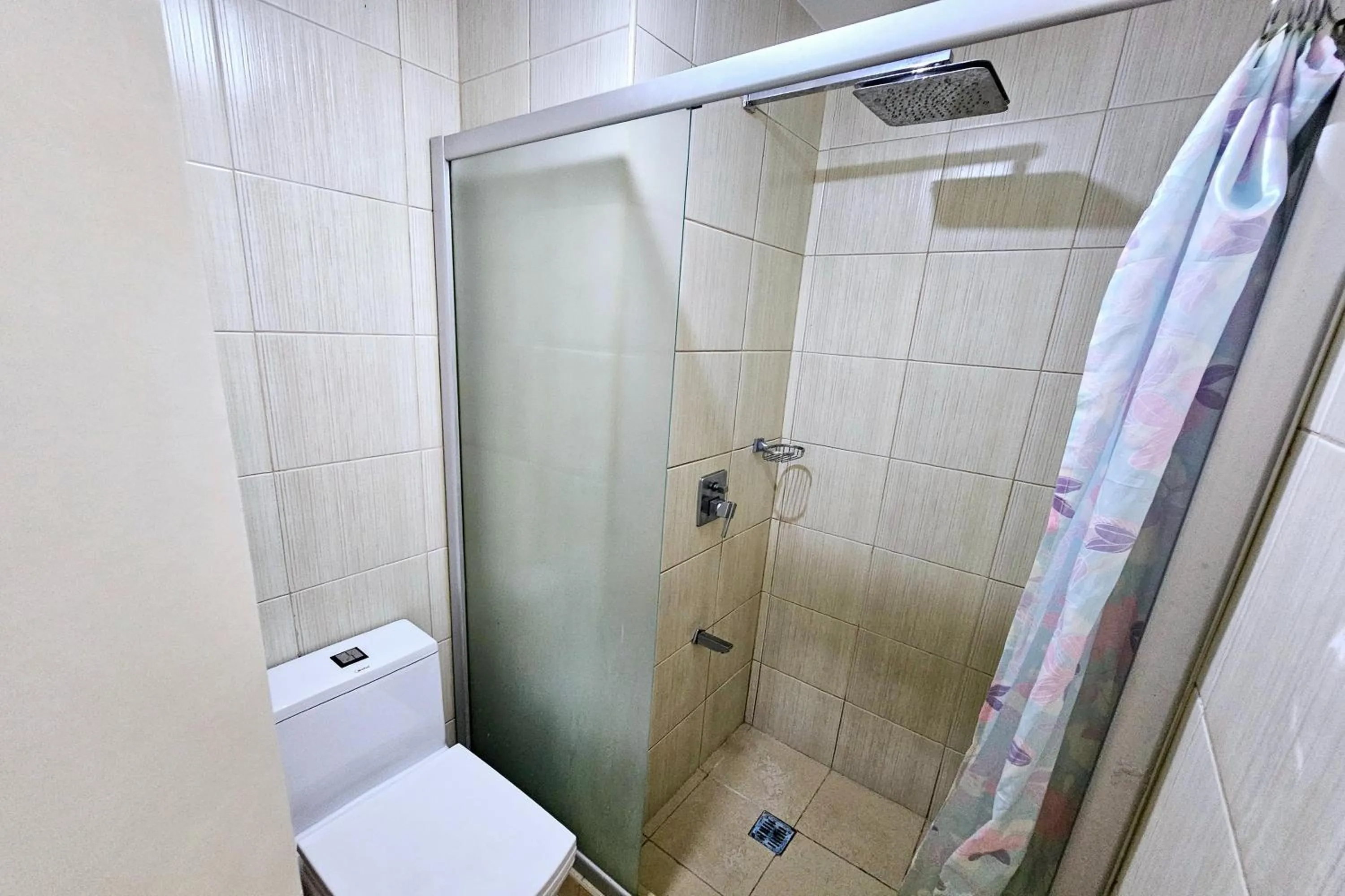 Bathroom in Birchtower by Jeizel Manila City