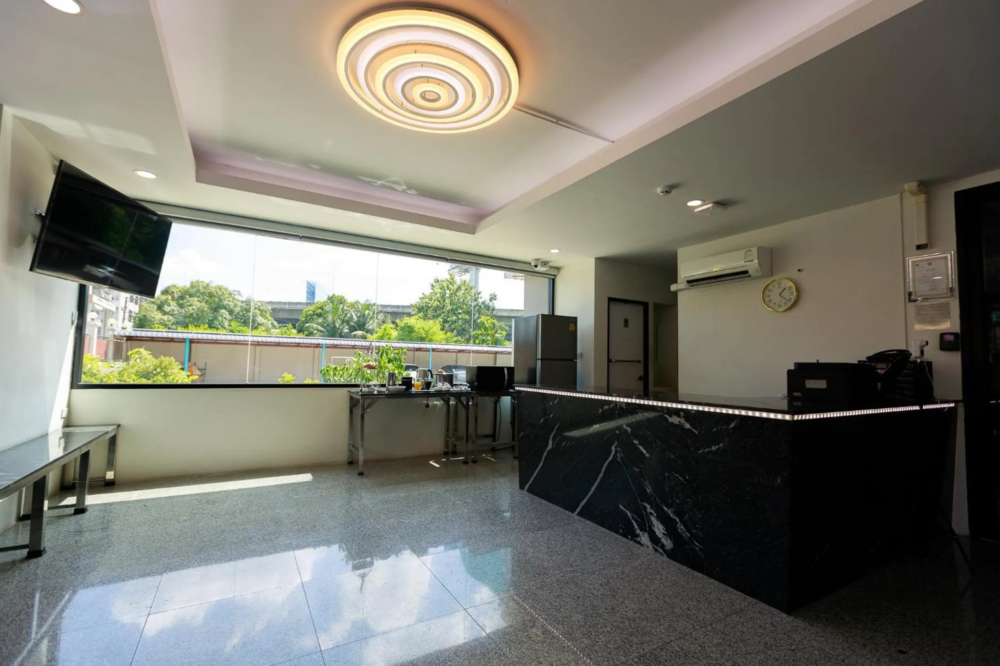 Communal lounge/ TV room in Siam Rama9 Hotel