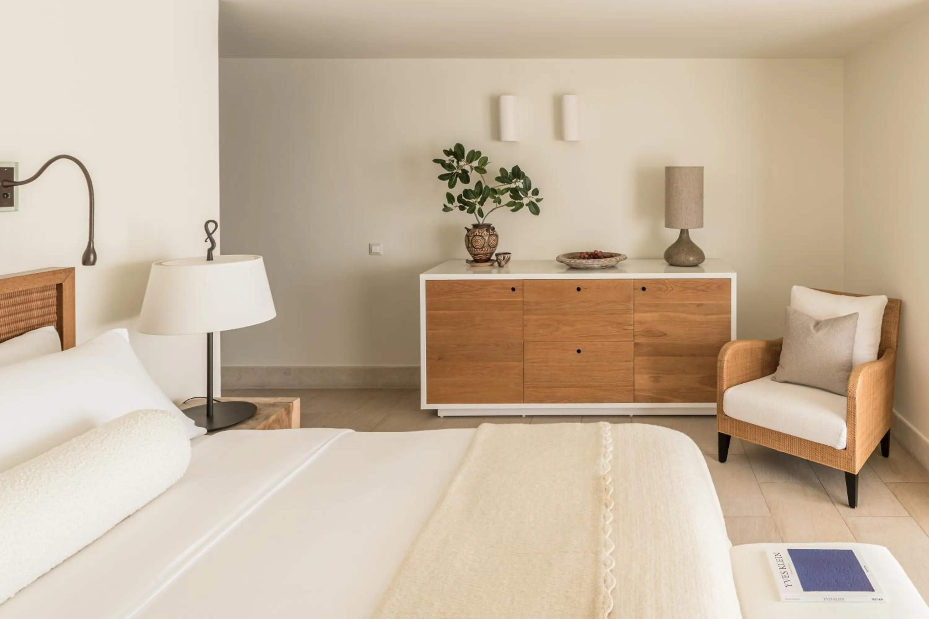 Bed in Phāea Blue - Small Luxury Hotels of the World