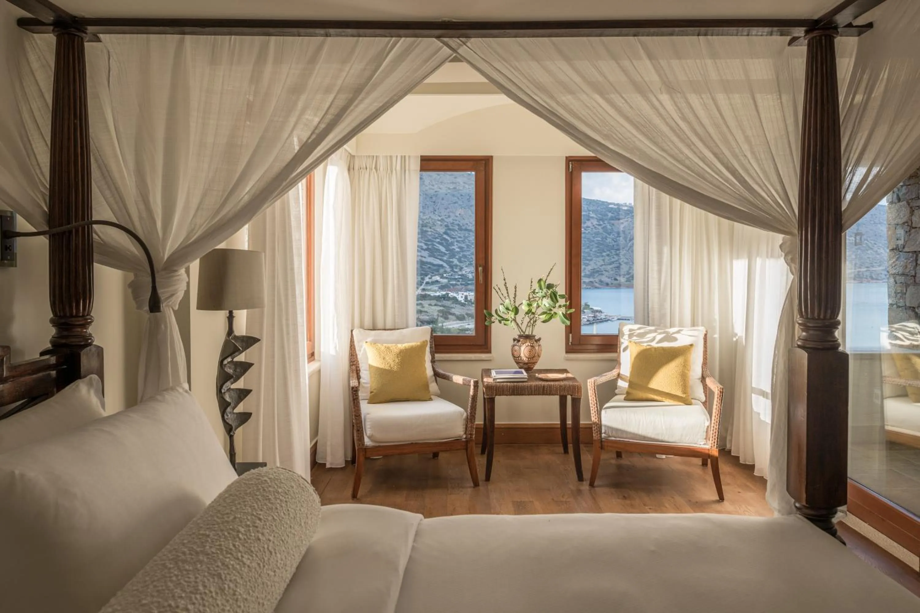 Living room, Bed in Phāea Blue - Small Luxury Hotels of the World