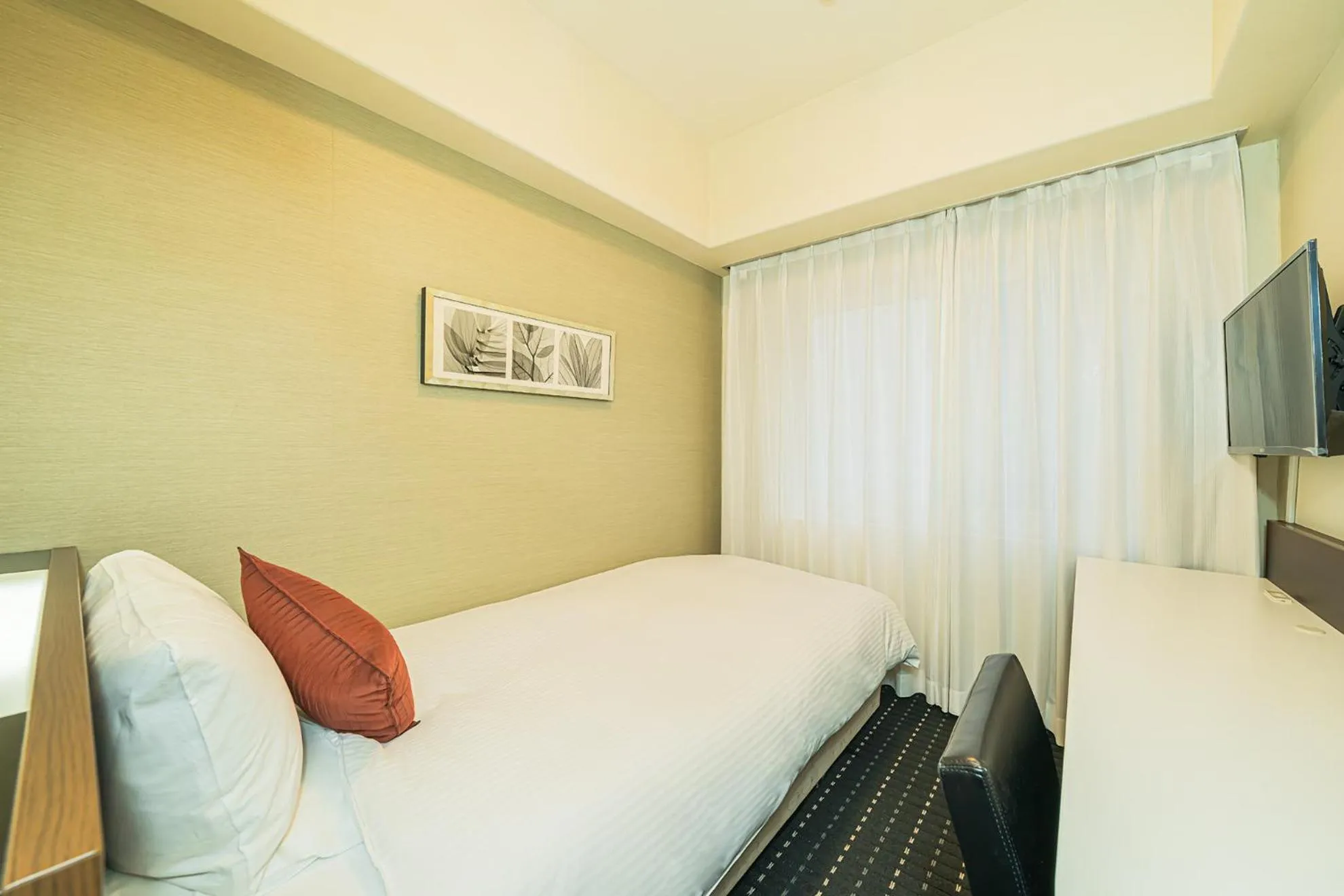 Photo of the whole room, Bed in Kanda Station Hotel