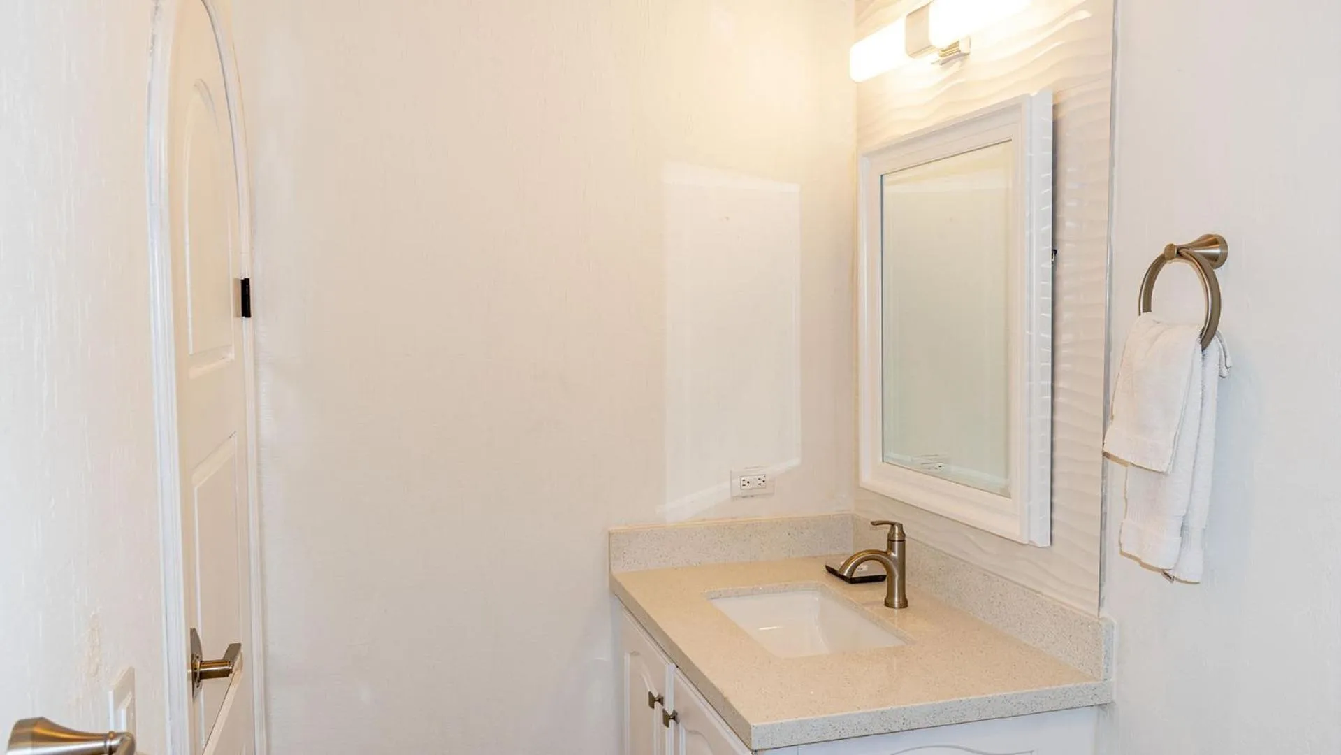 Stunning 3 Bedroom Beach Villa on Sandy Beach at Las Palmas Beachfront Resort V-16 villa