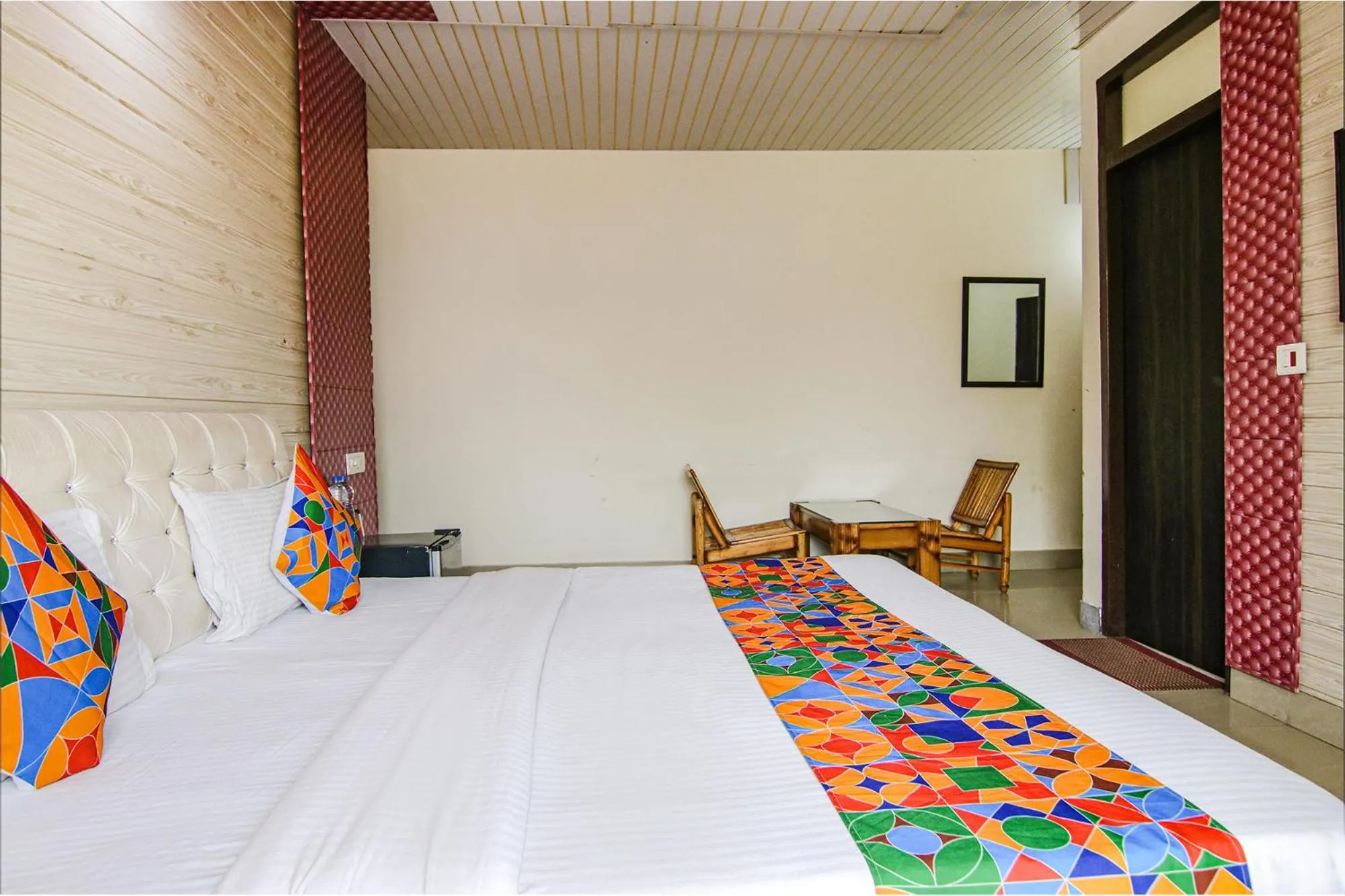 Photo of the whole room, Bed in Via GS