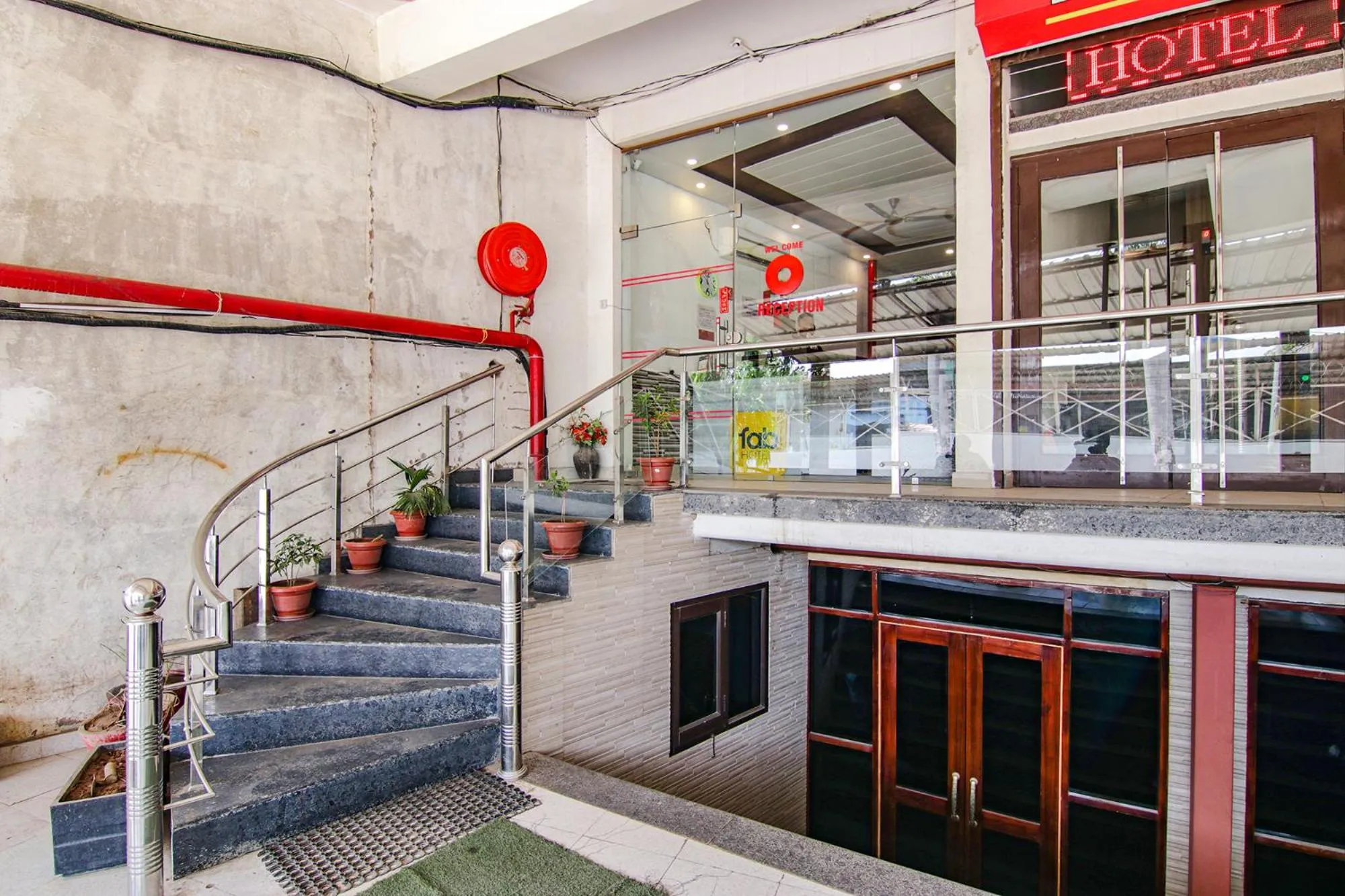 Facade/entrance in Via GS