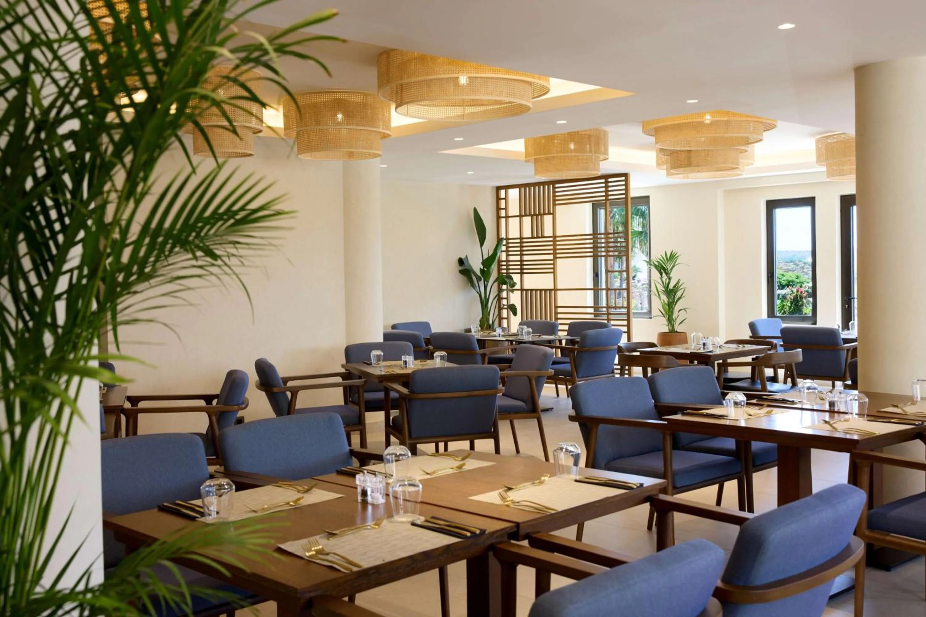 Restaurant/places to eat in Isla Brown Chania Resort, Curio Collection by Hilton