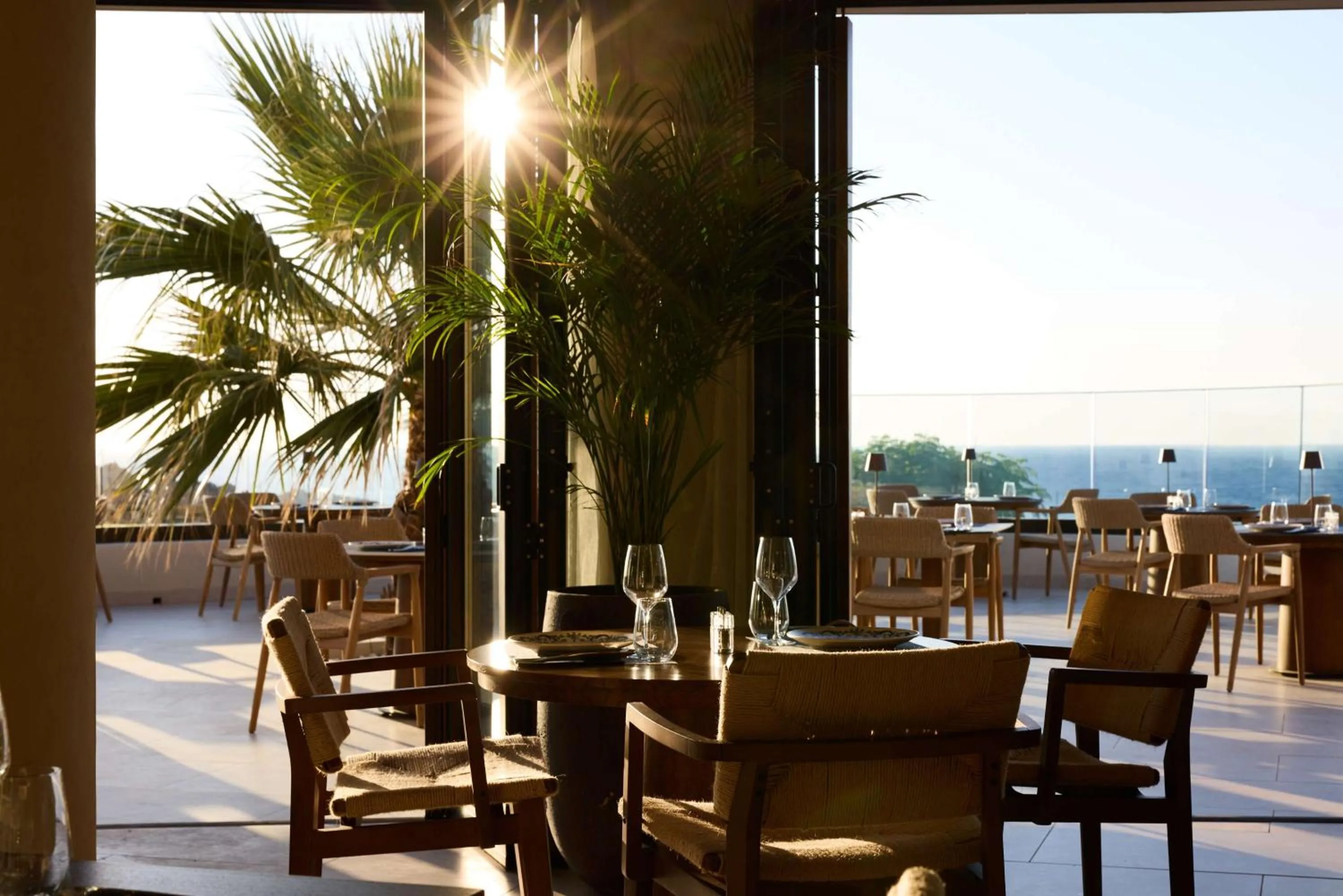 Restaurant/places to eat in Isla Brown Chania Resort, Curio Collection by Hilton
