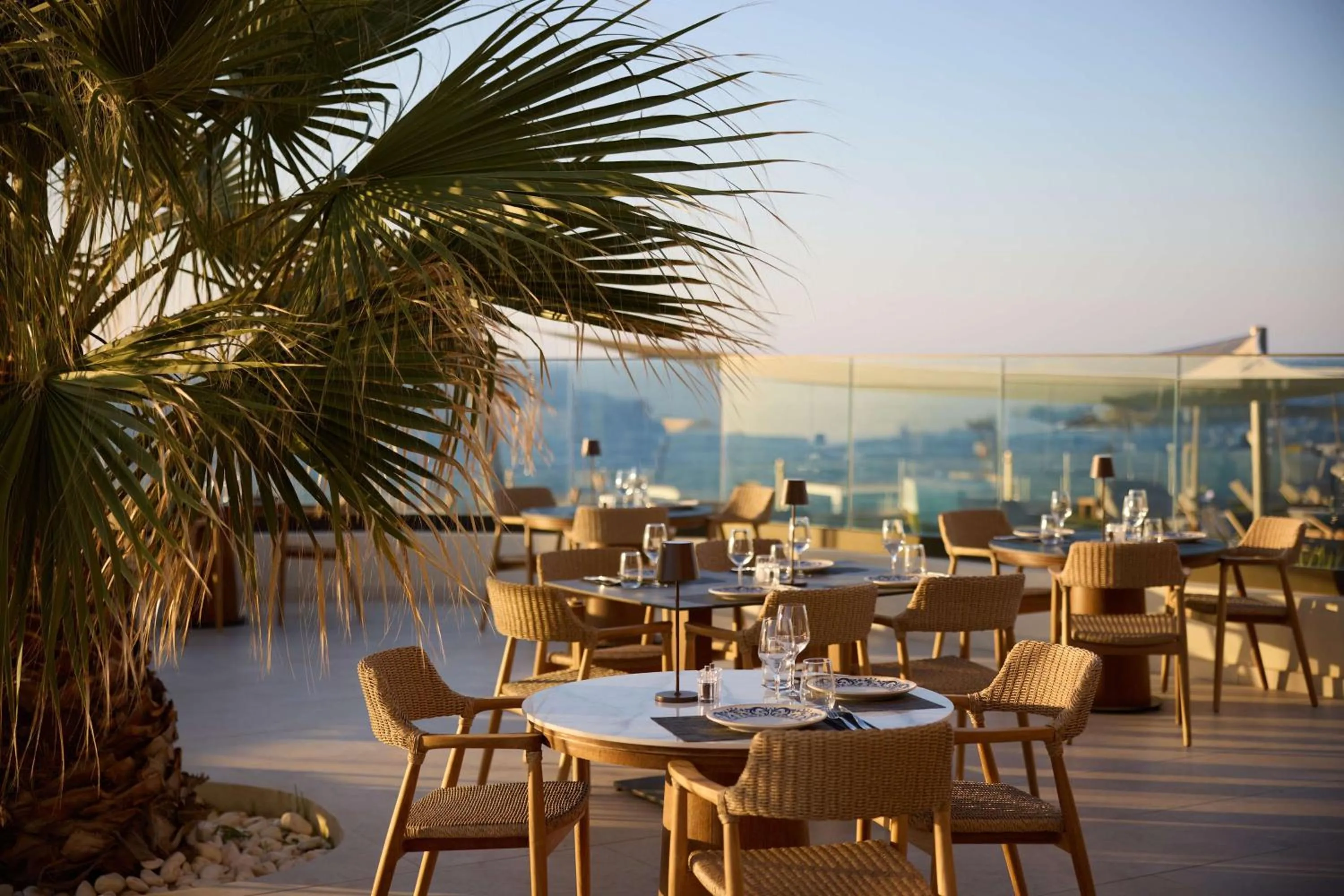 Restaurant/places to eat in Isla Brown Chania Resort, Curio Collection by Hilton