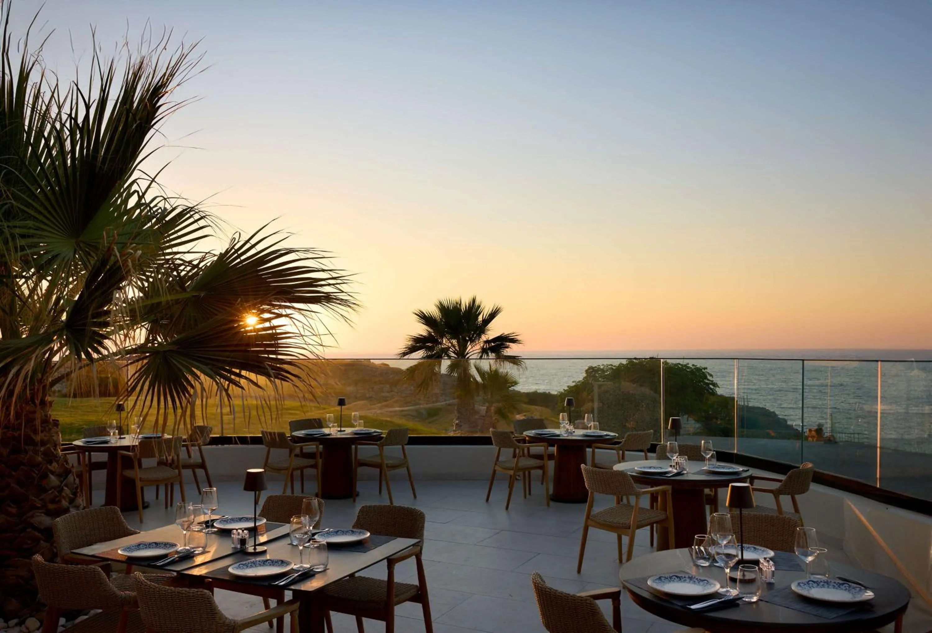Restaurant/places to eat in Isla Brown Chania Resort, Curio Collection by Hilton