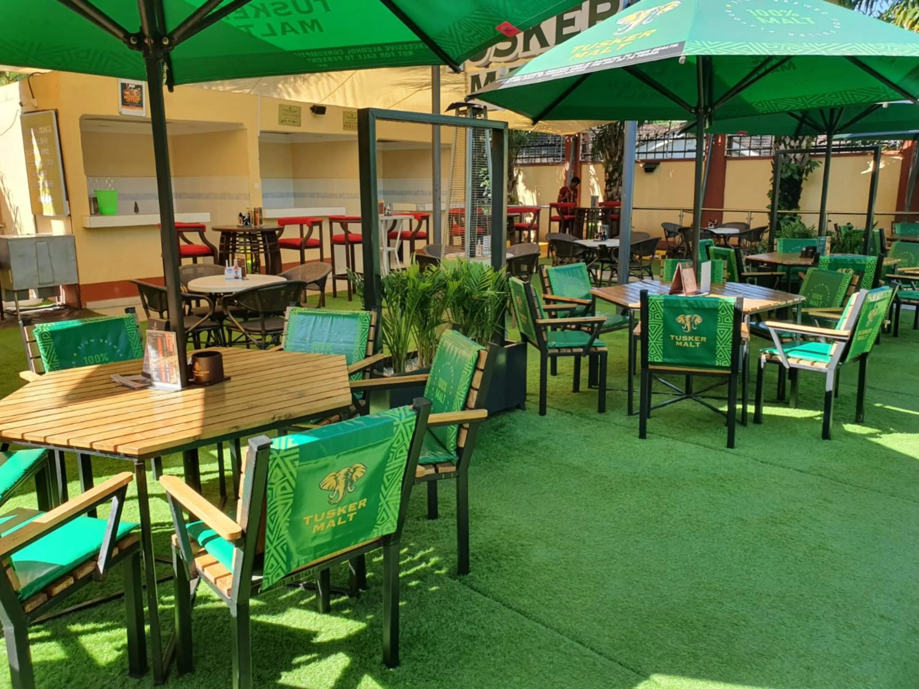 Restaurant/places to eat in The VIP Luxury Lounge Hotel