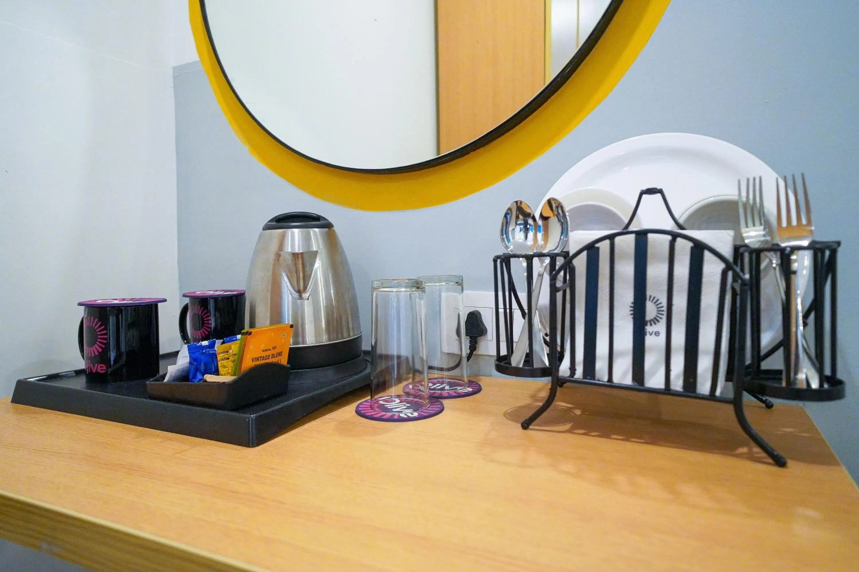 Coffee/tea facilities in Olive Zip Richmond Circle by Embassy Group