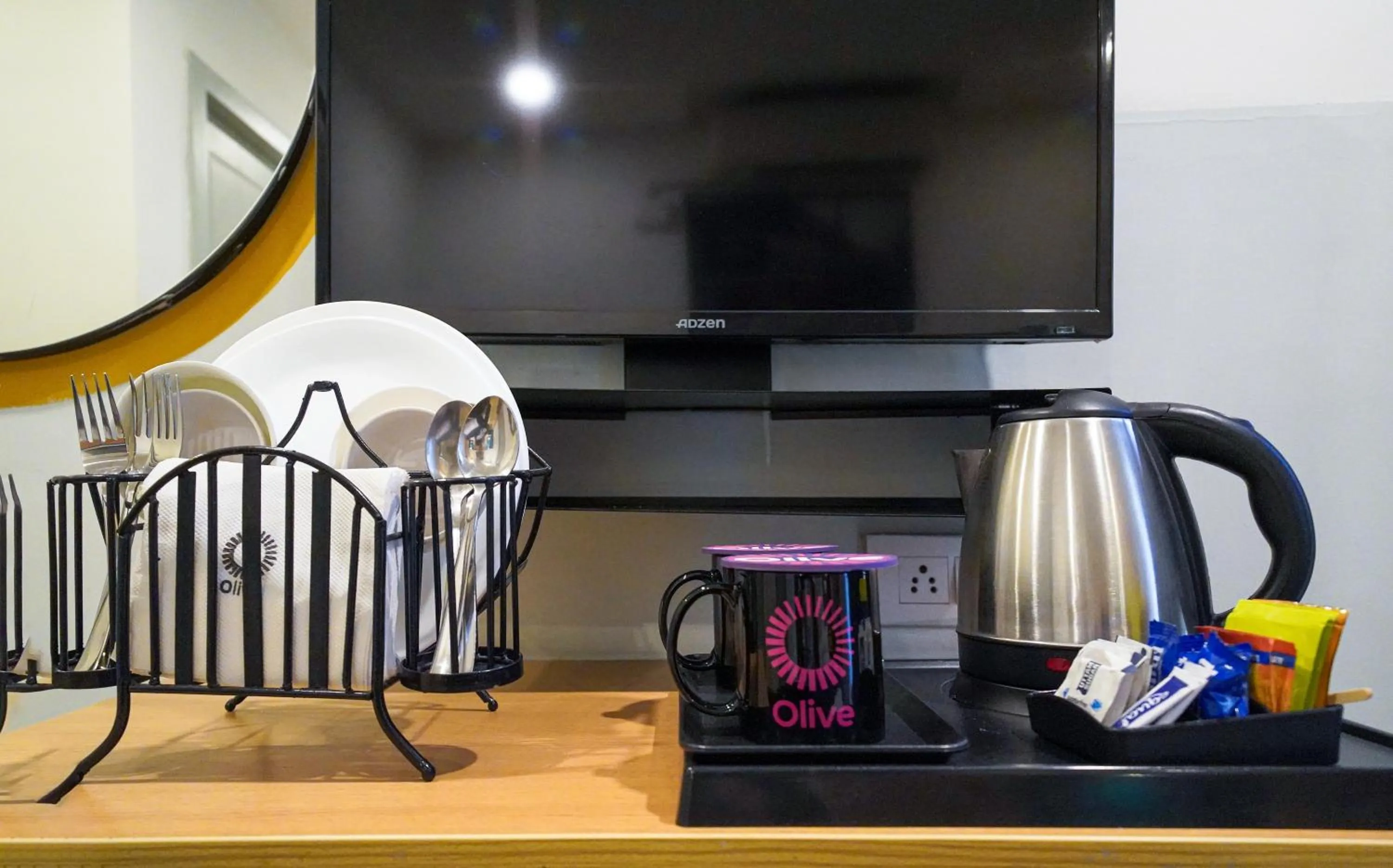 Coffee/tea facilities in Olive Zip Richmond Circle by Embassy Group