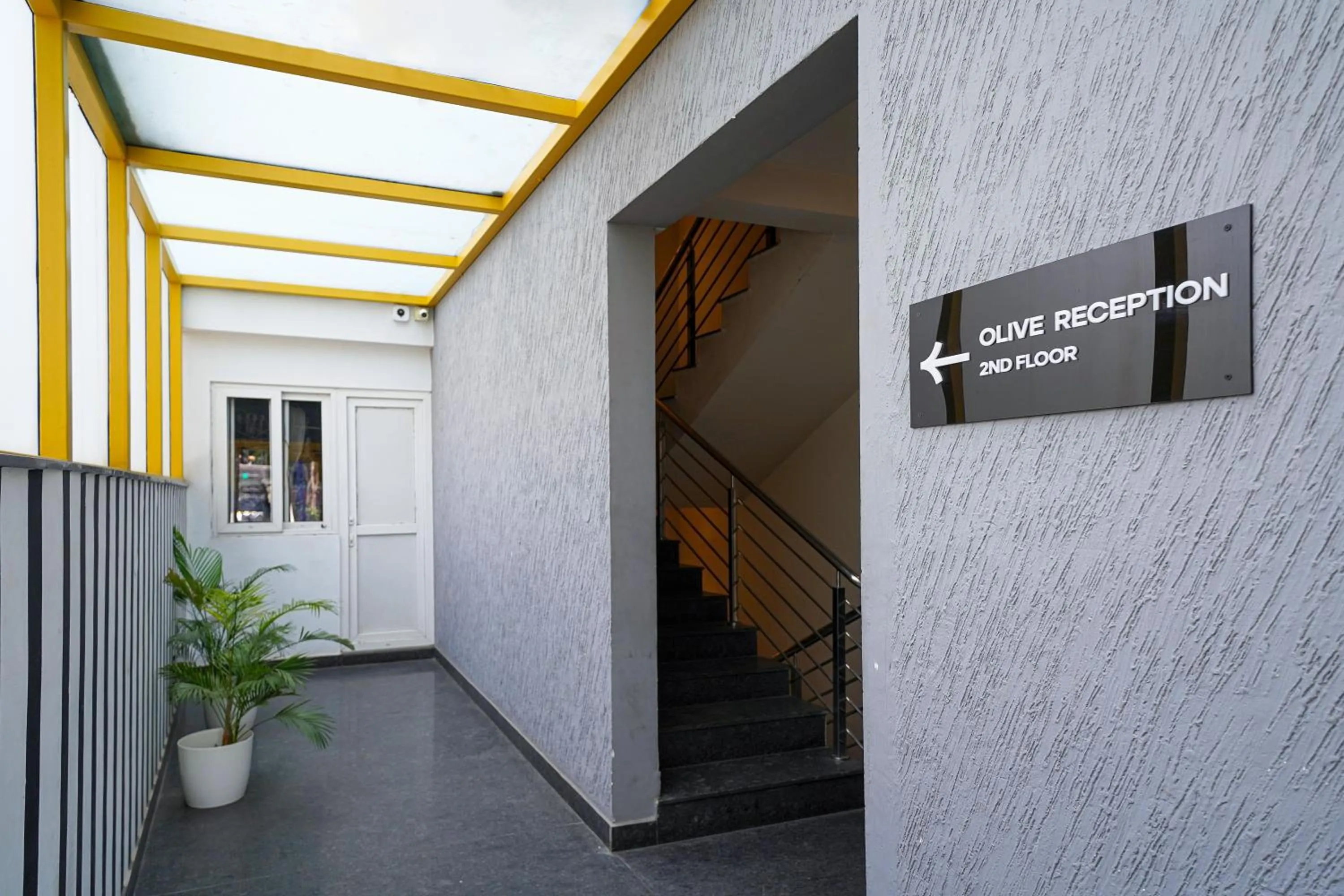 Facade/entrance in Olive Zip Richmond Circle by Embassy Group