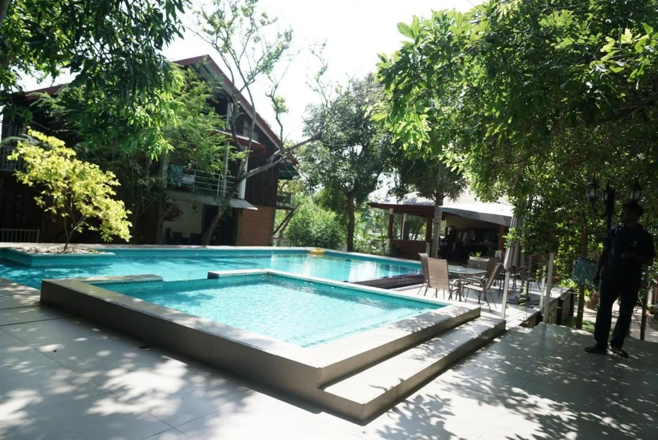 Swimming pool in Tepraas Sigiriya