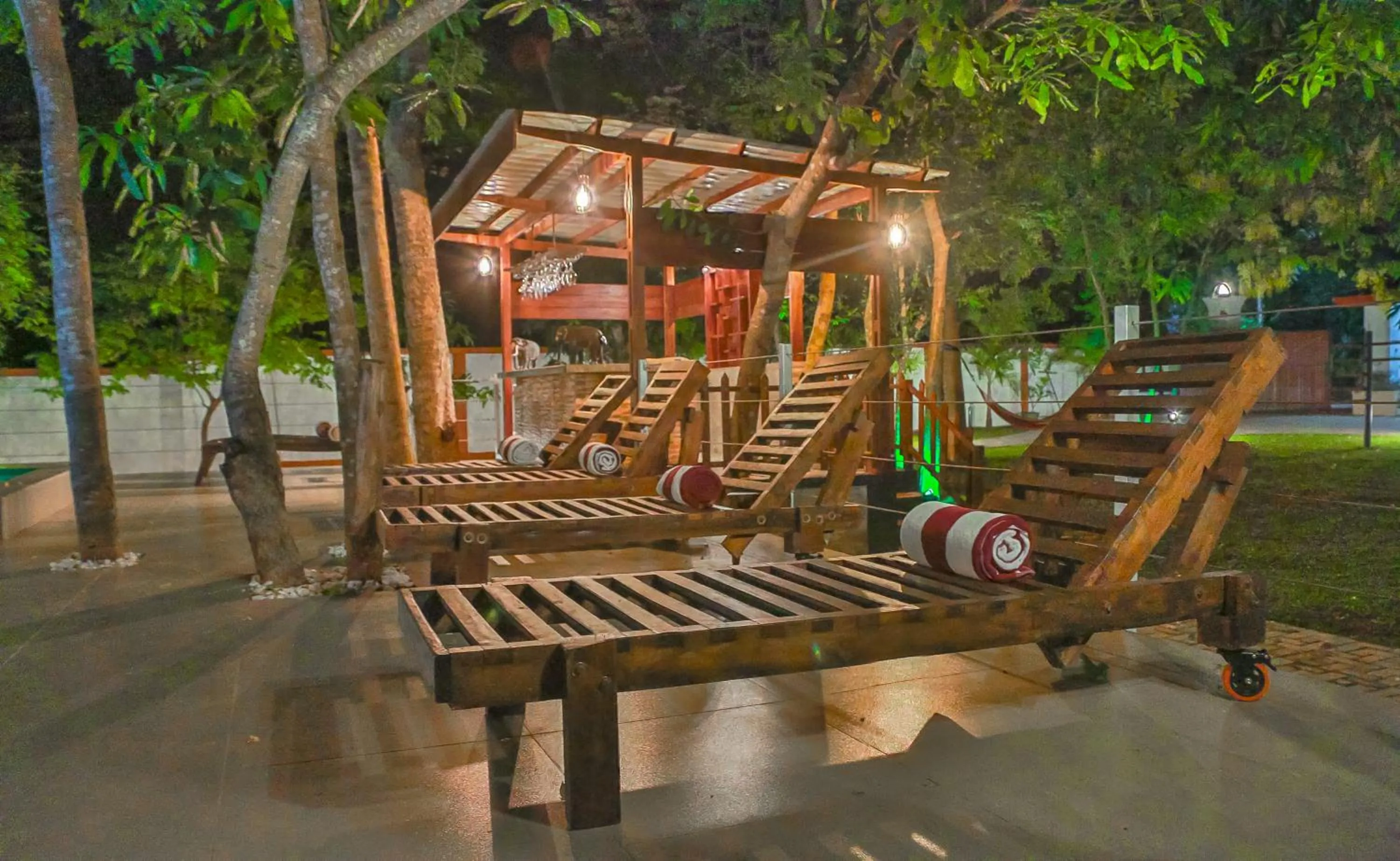 Swimming pool in Tepraas Sigiriya
