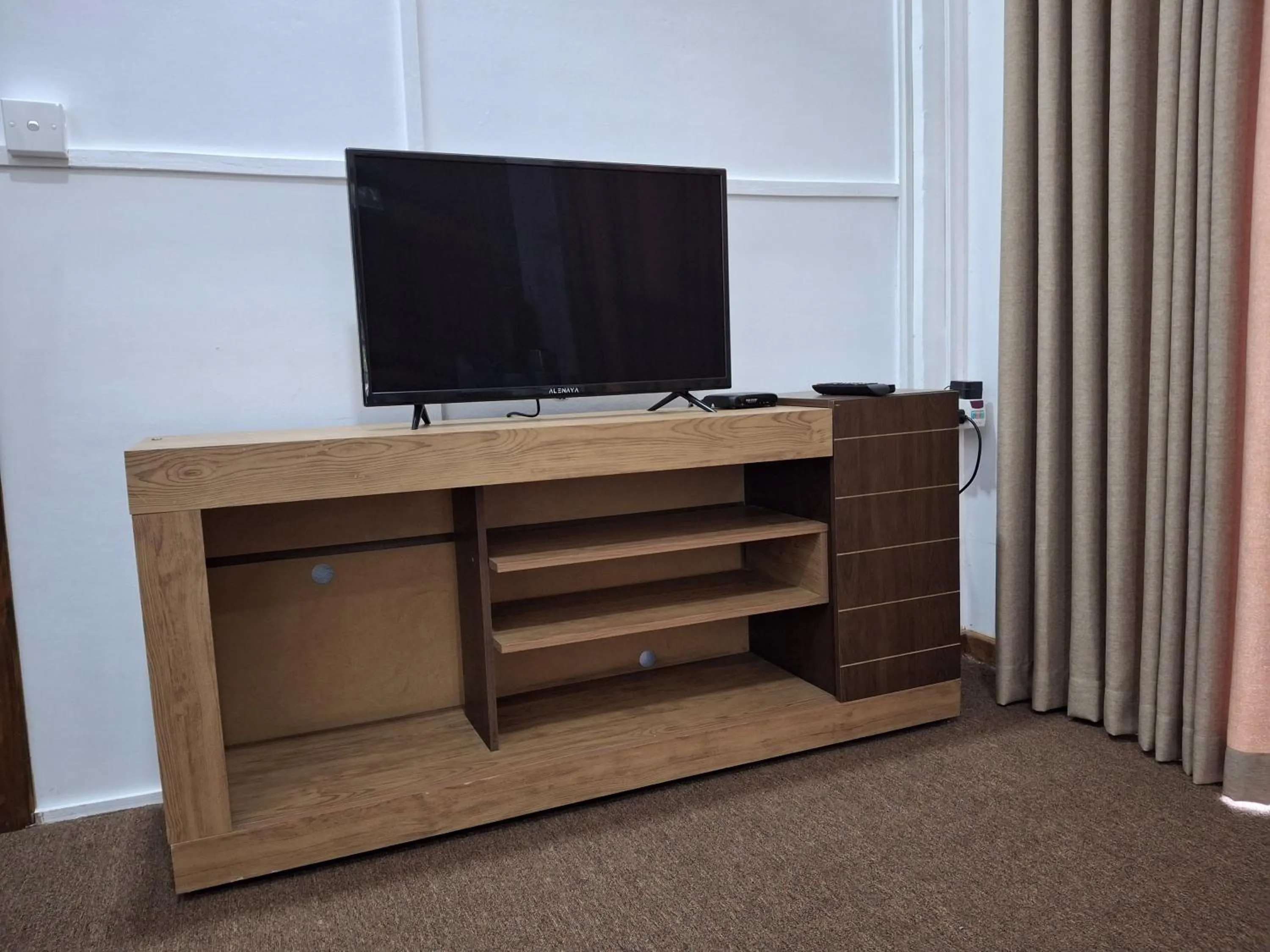 TV and multimedia in Tepraas Sigiriya