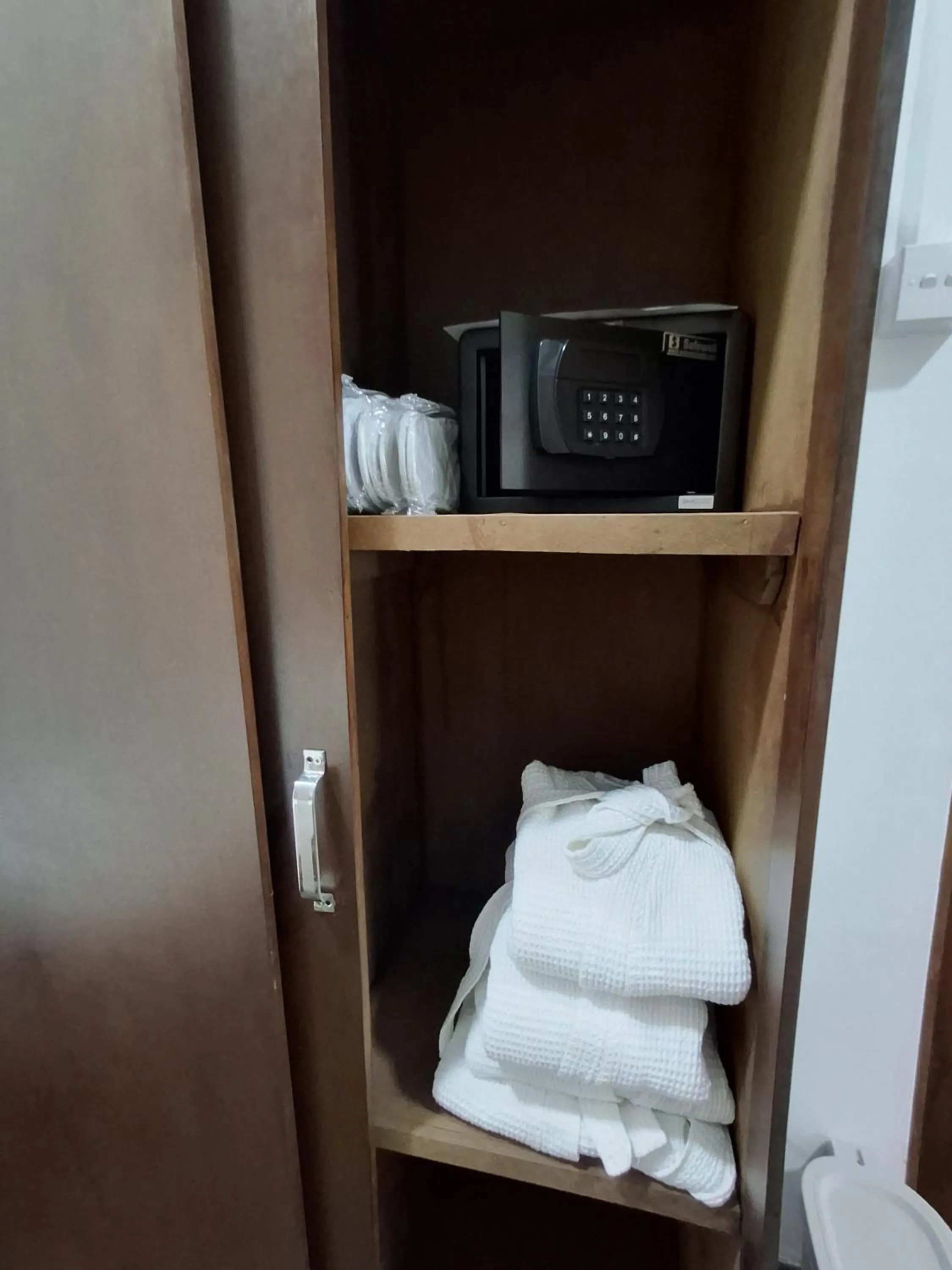 wardrobe in Tepraas Sigiriya