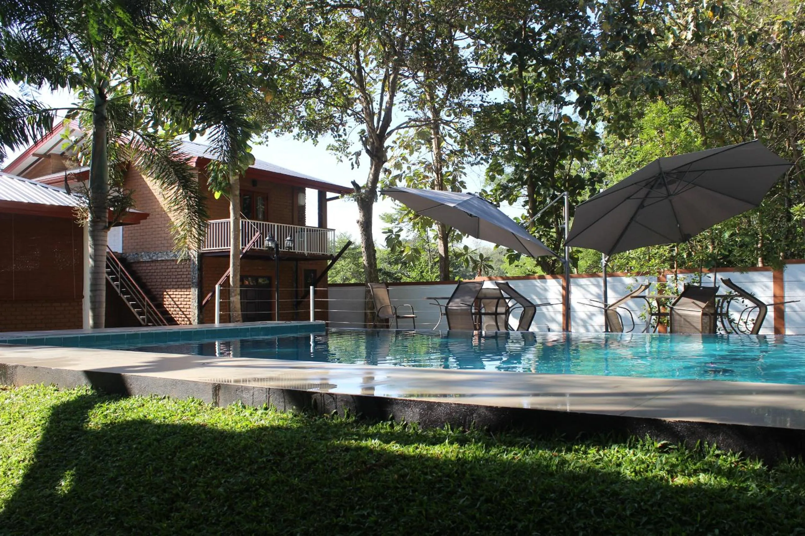 Pool view in Tepraas Sigiriya