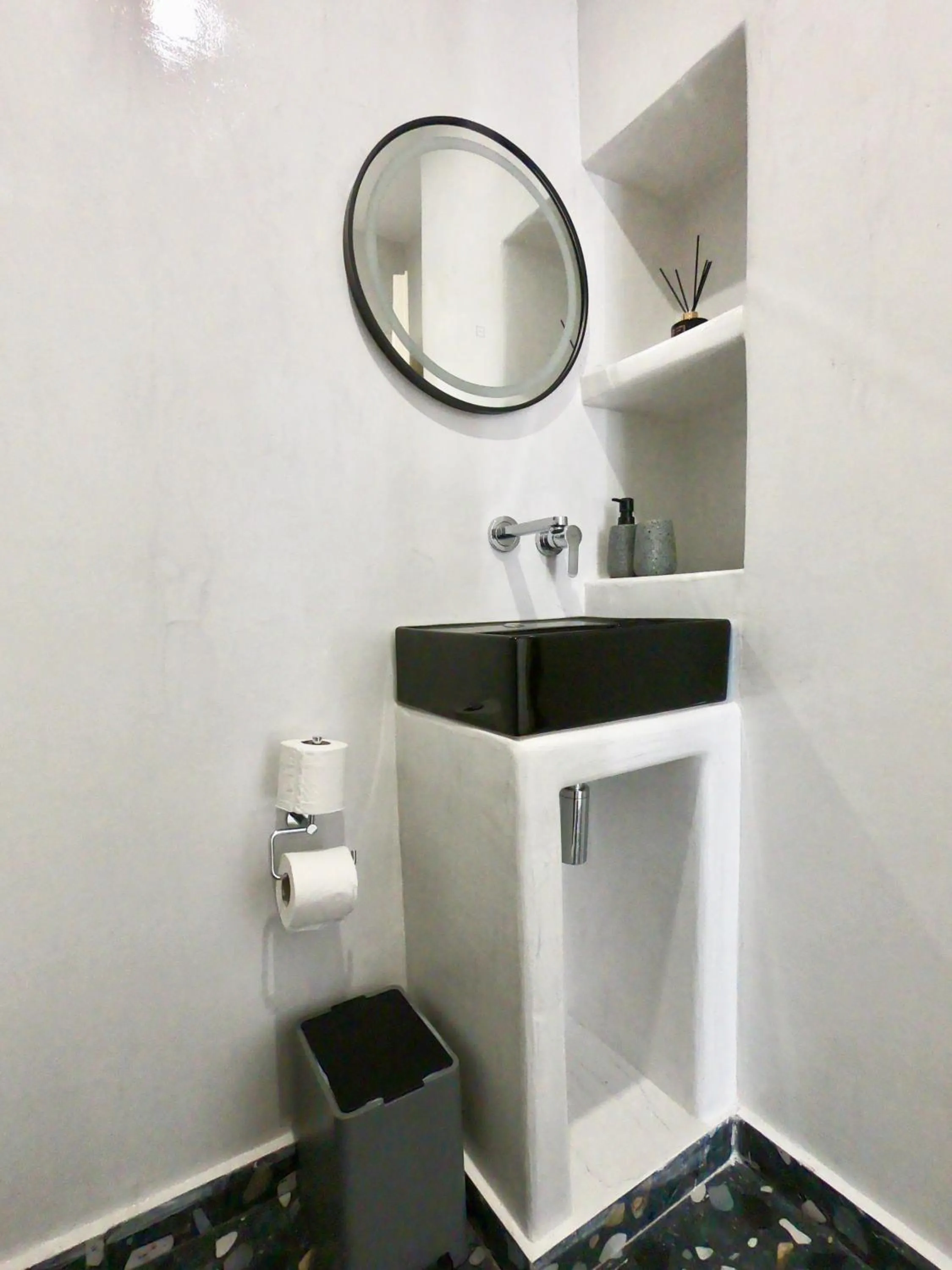 Bathroom in Anny Studios & Rooms Perissa Beach