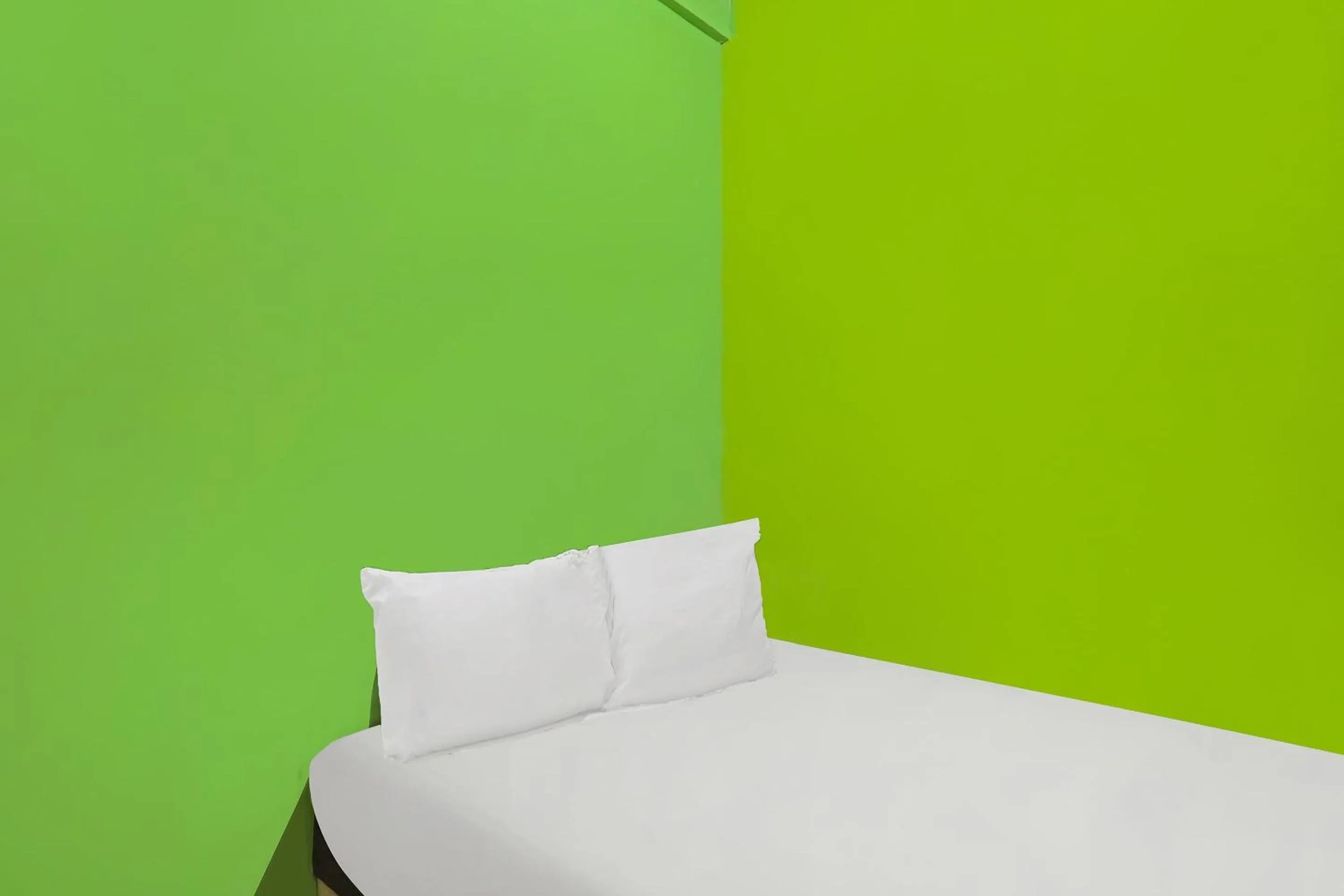 Bedroom, Bed in Hotel O Penginapan Pak DheNearMall Nagoya Hill