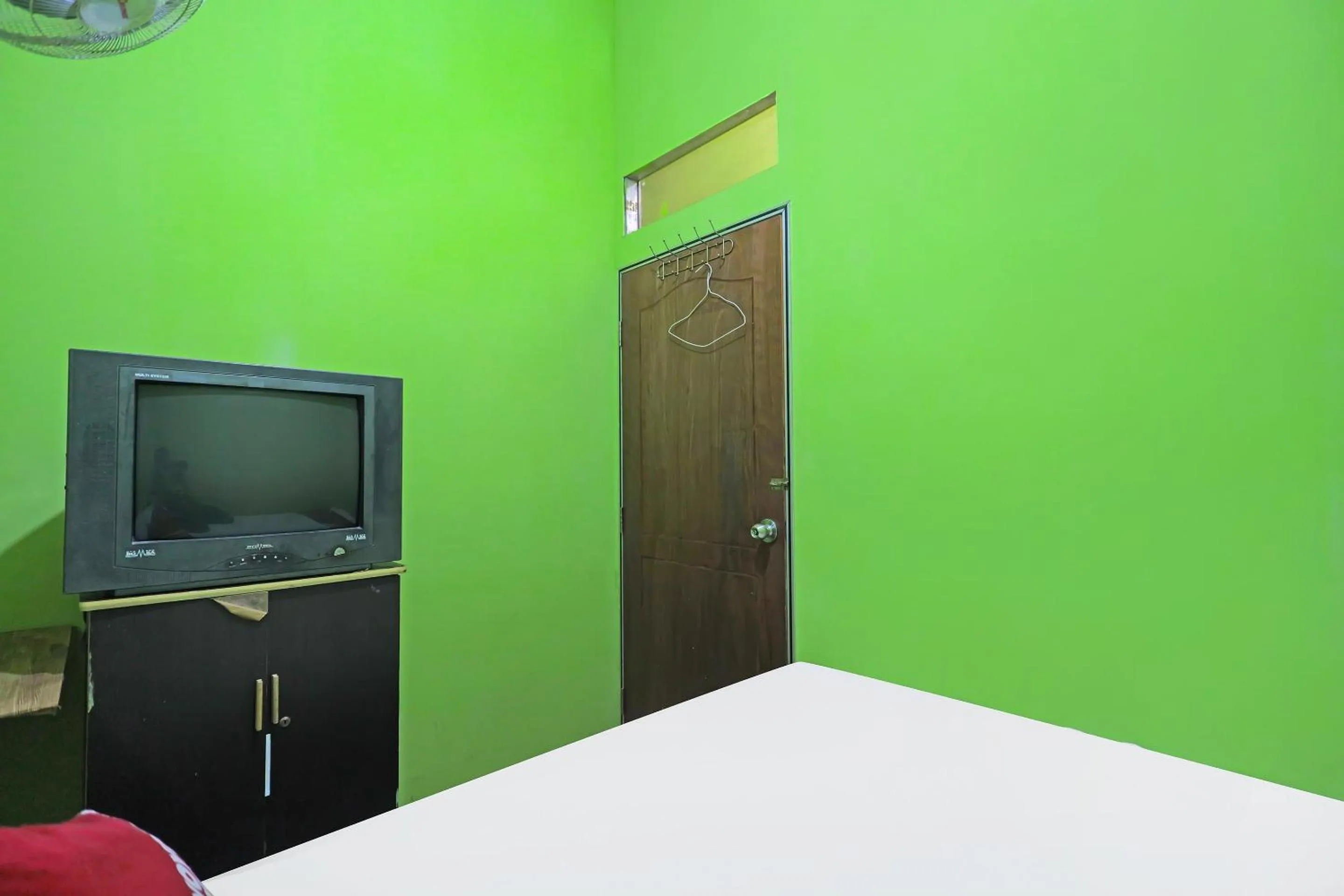 Bedroom, Bed in Hotel O Penginapan Pak DheNearMall Nagoya Hill