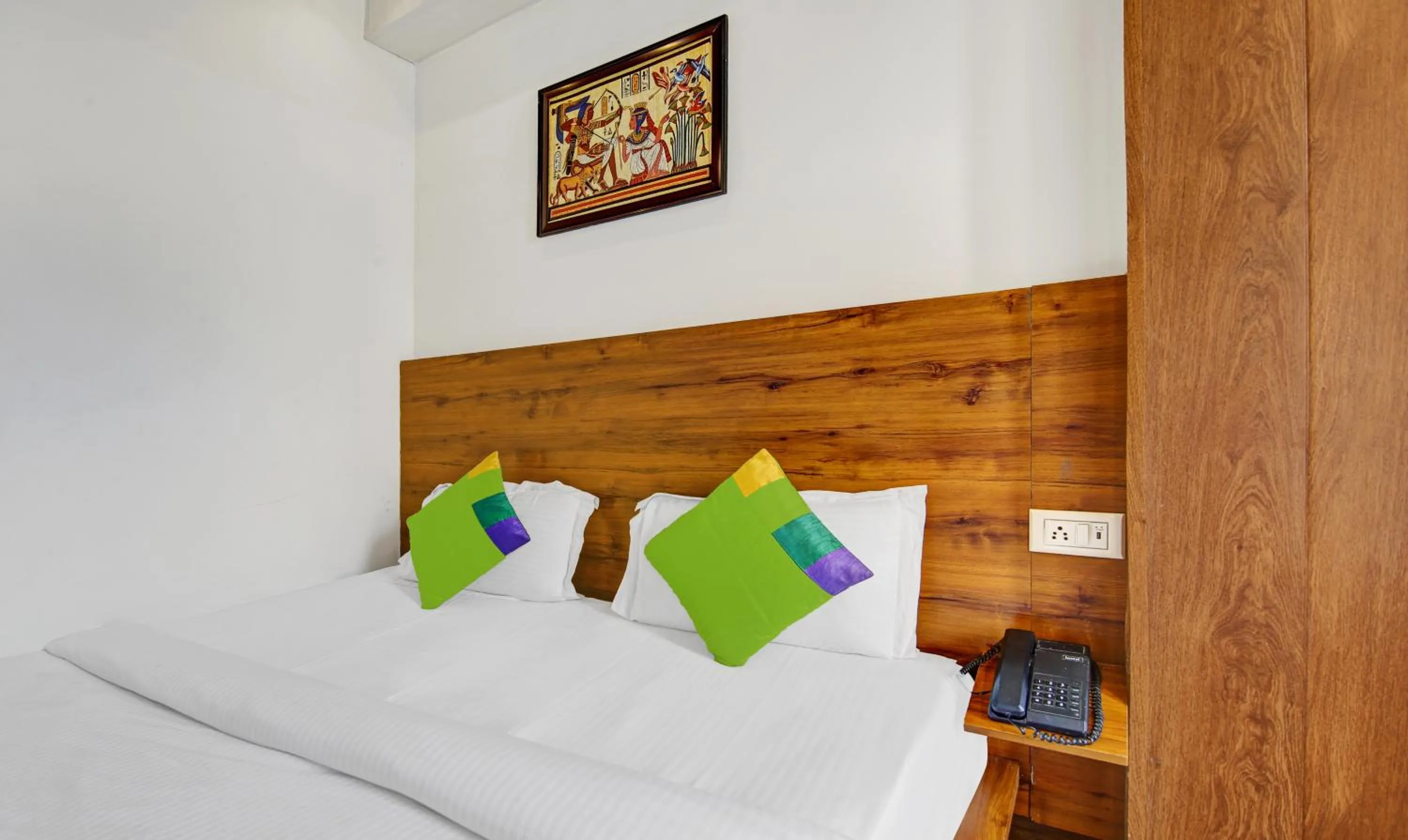 Bedroom, Bed in Treebo Prime Elight