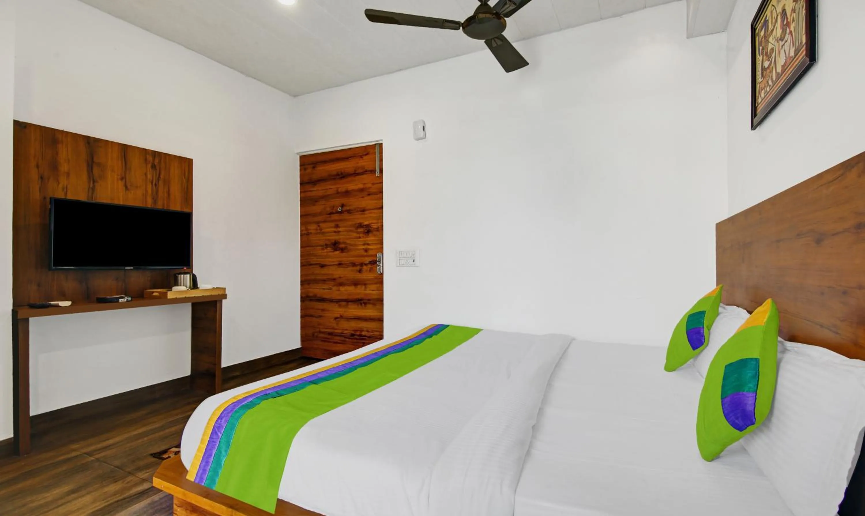 Bedroom, Bed in Treebo Prime Elight