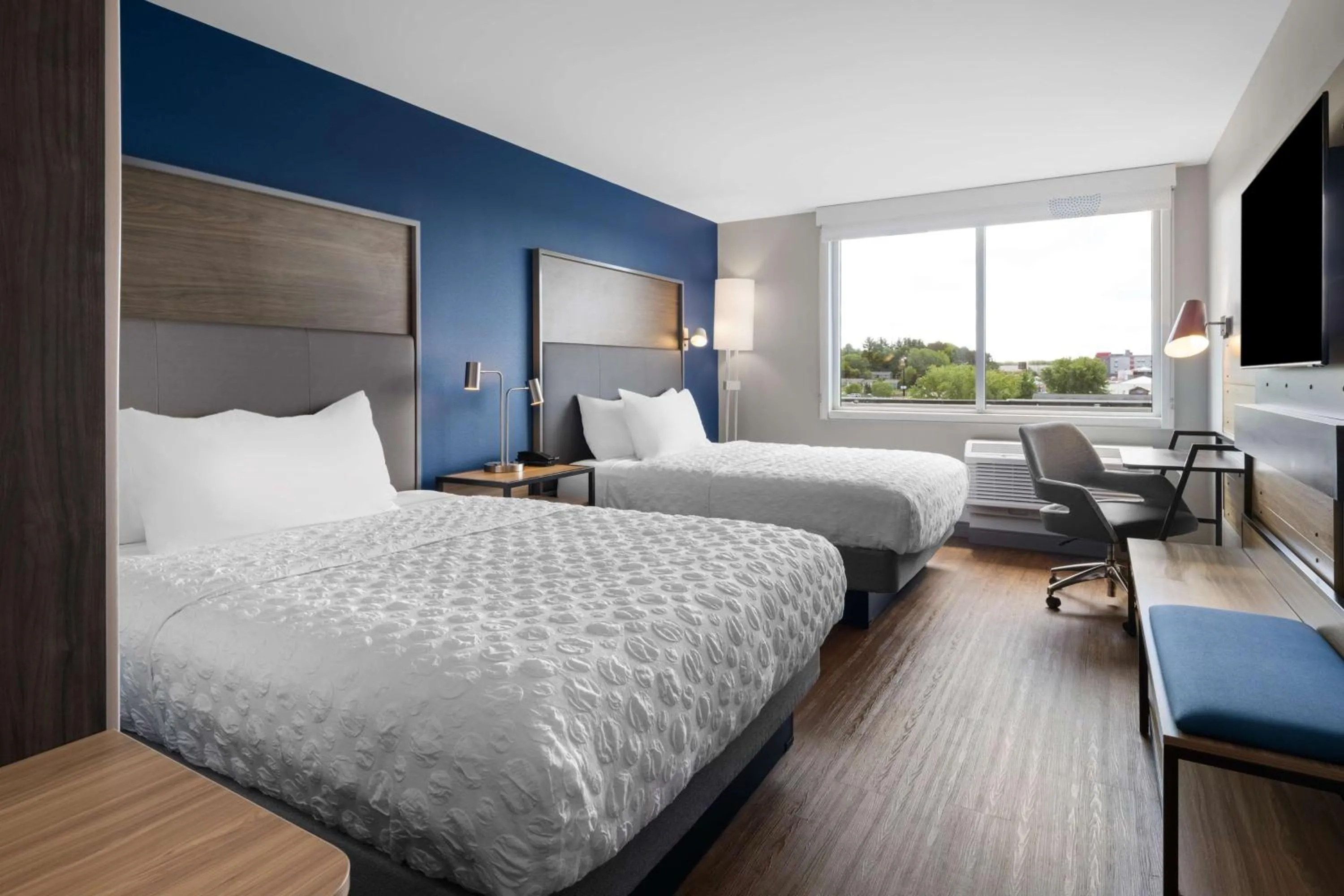 Bedroom, Bed in Tru By Hilton Wisconsin Dells