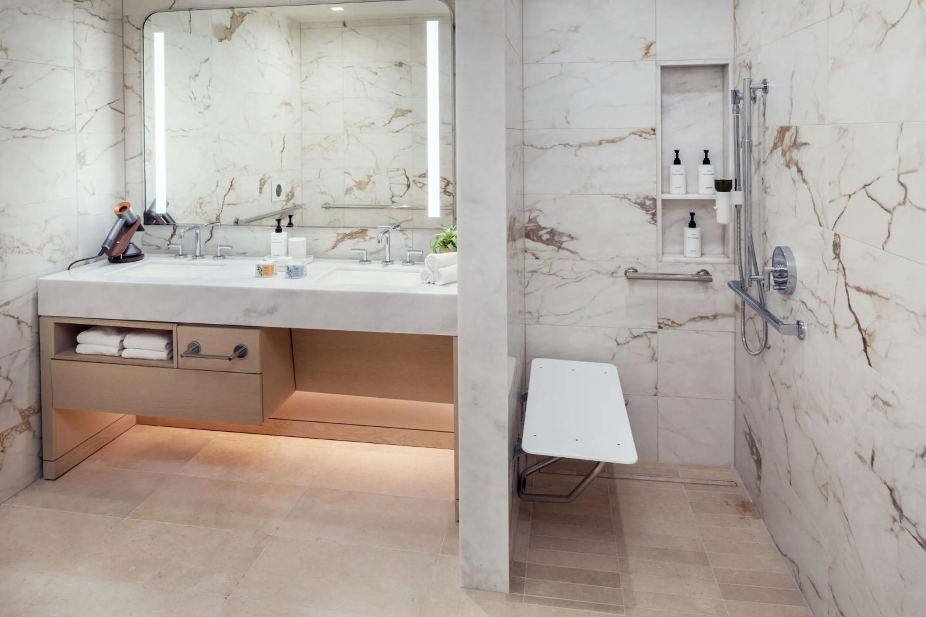 Photo of the whole room in Conrad Orlando