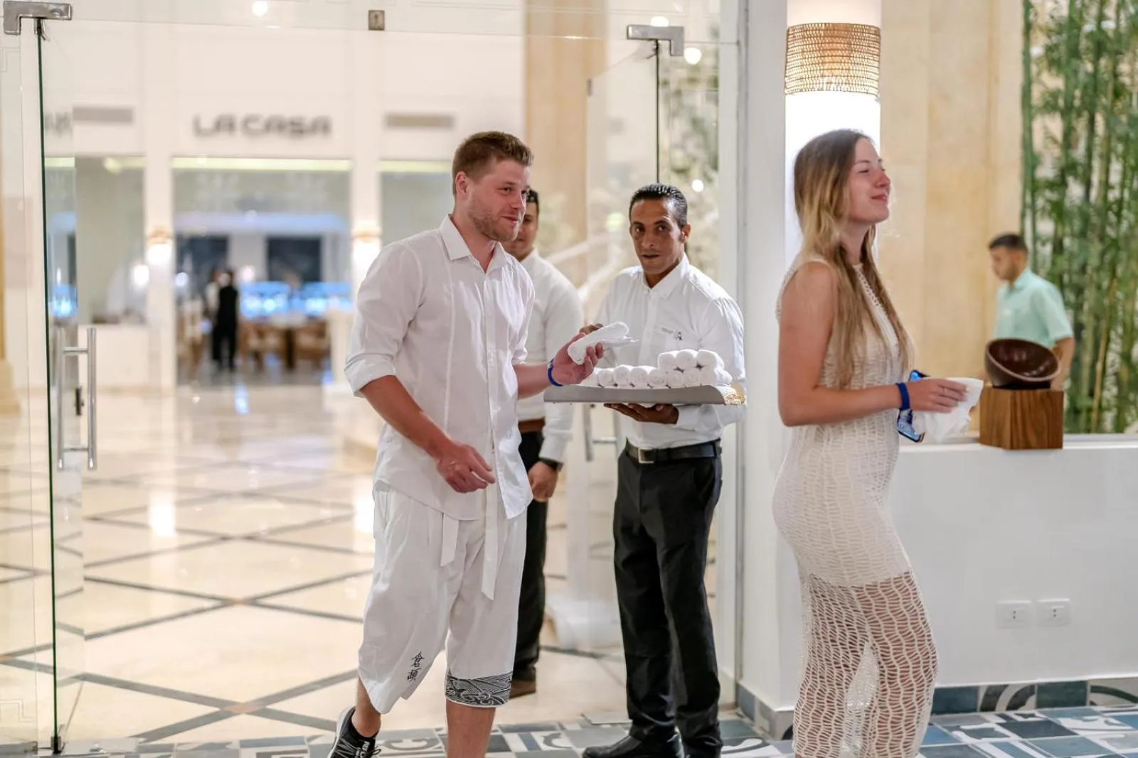 Restaurant/places to eat in Casa Blue Resort