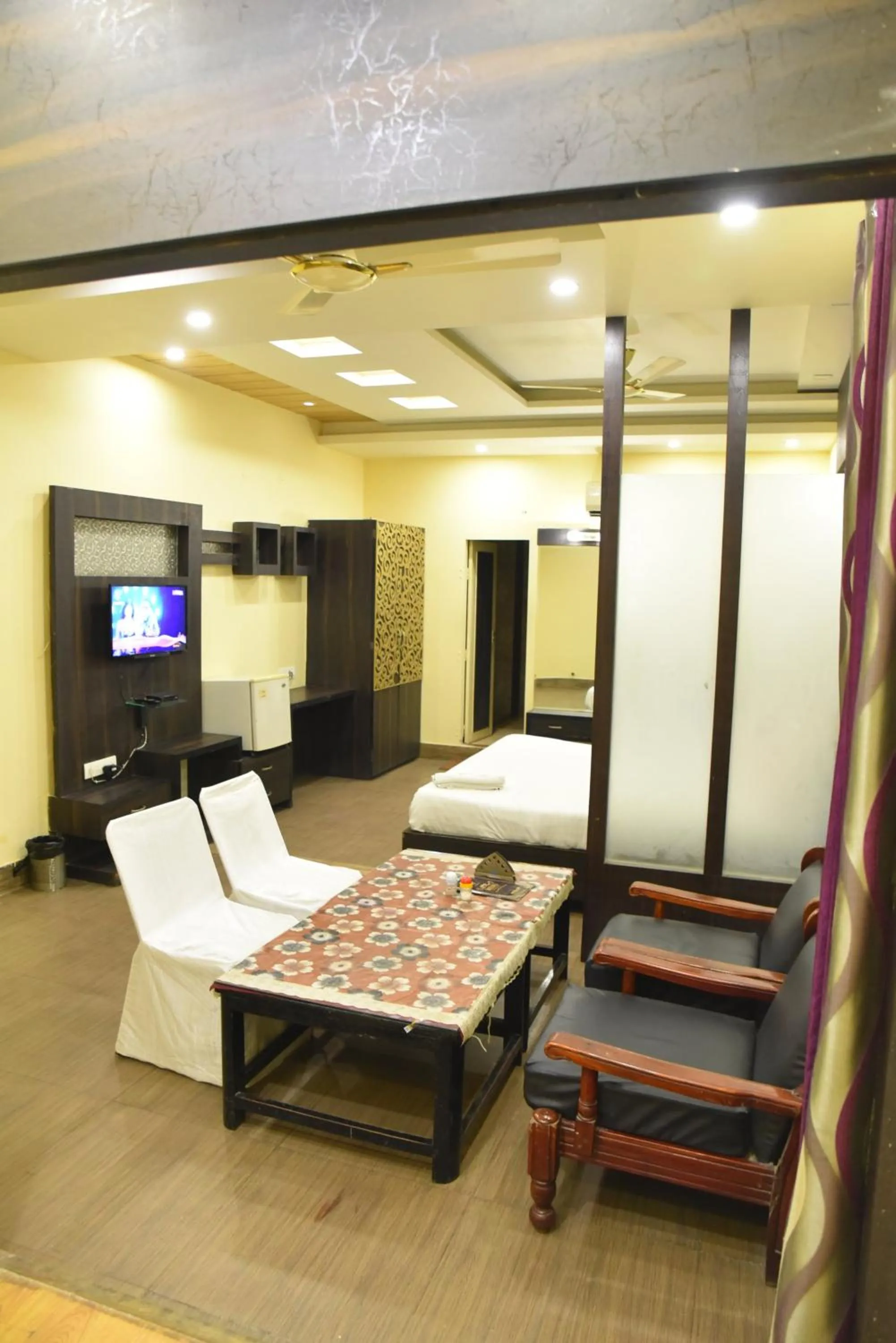 Communal lounge/ TV room in Hotel C-9