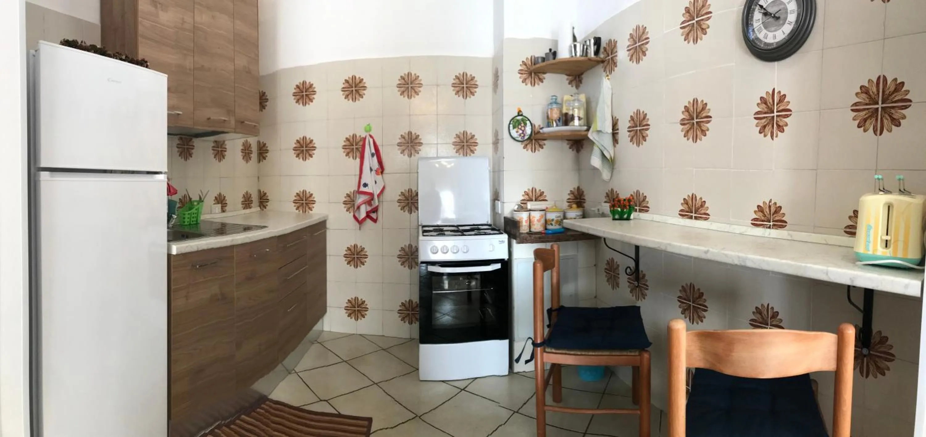 Kitchen or kitchenette in Stella Di Mare - ampio appartamento con DUE bagni - fronte mare