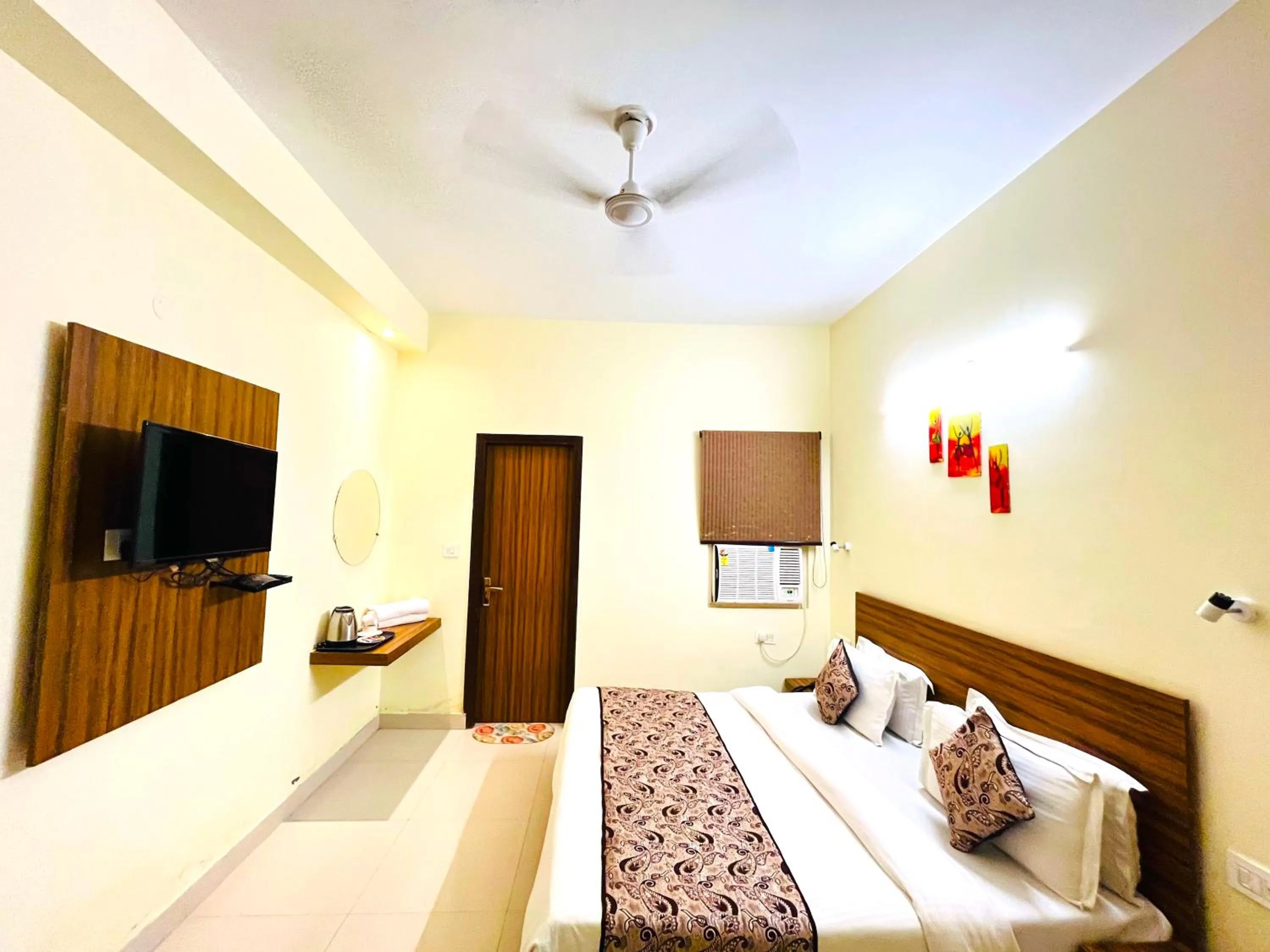 Bedroom, Bed in Ganga Ashoka Hotel Rishikesh