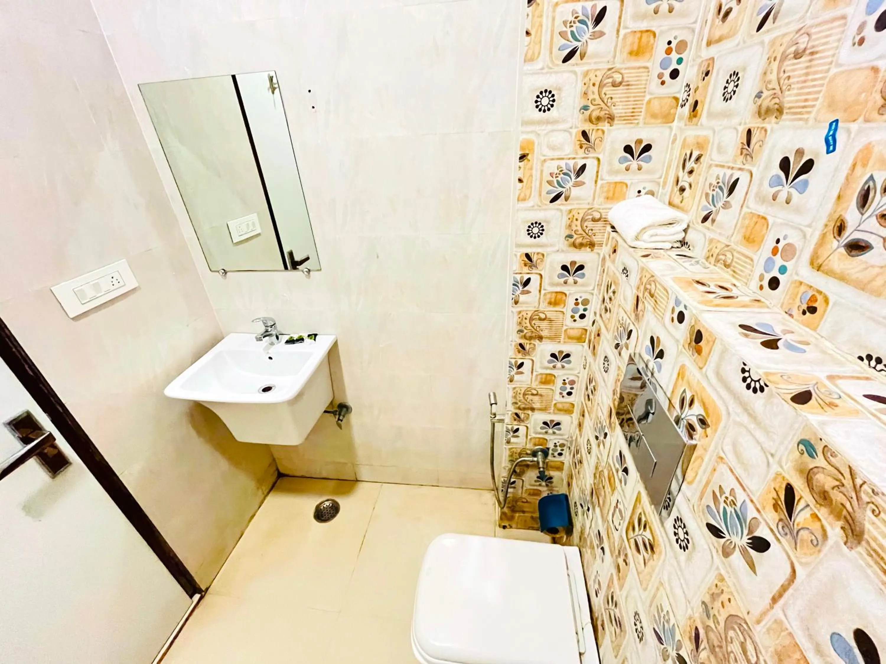 Toilet in Ganga Ashoka Hotel Rishikesh