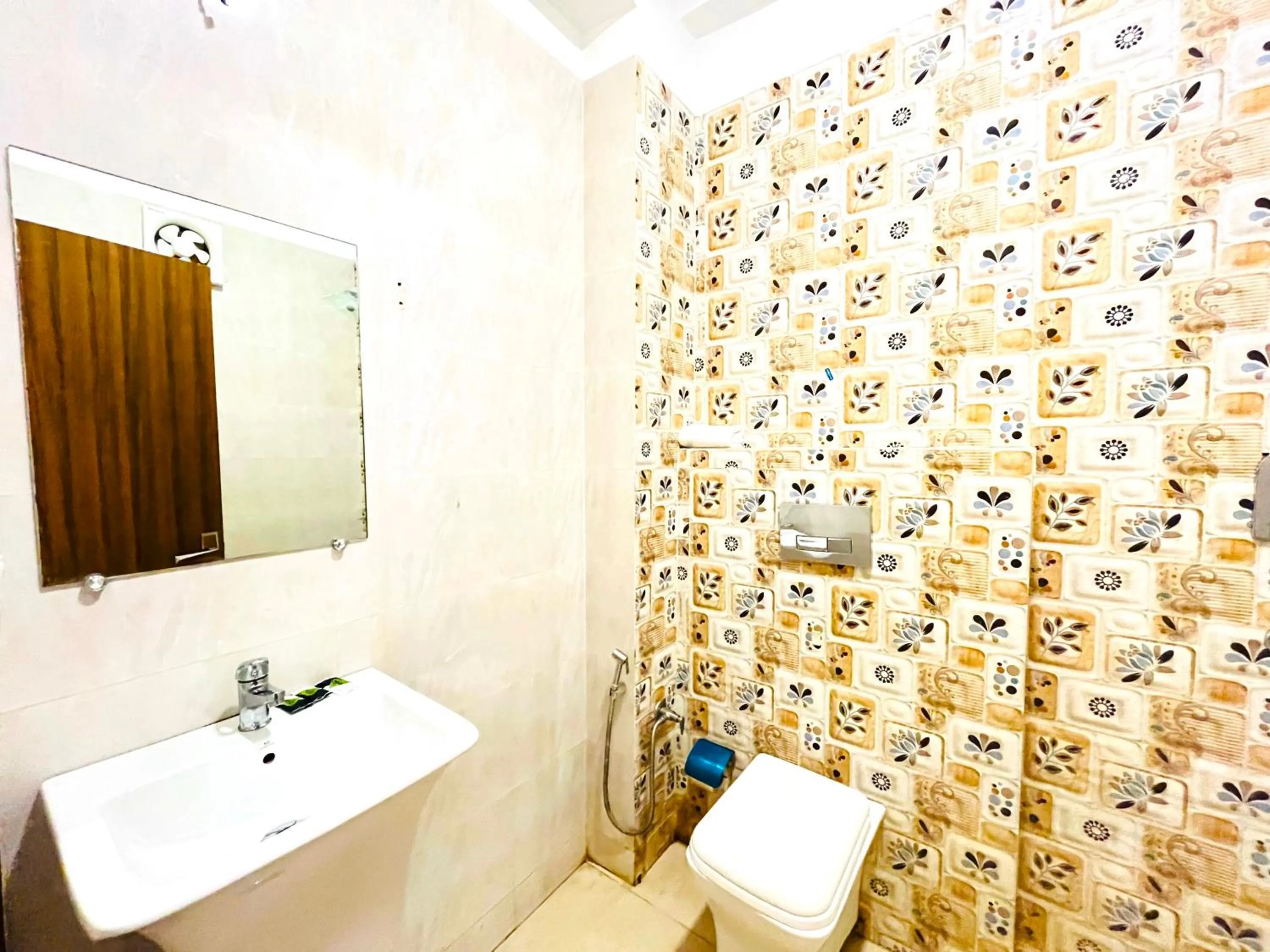 Shower in Ganga Ashoka Hotel Rishikesh