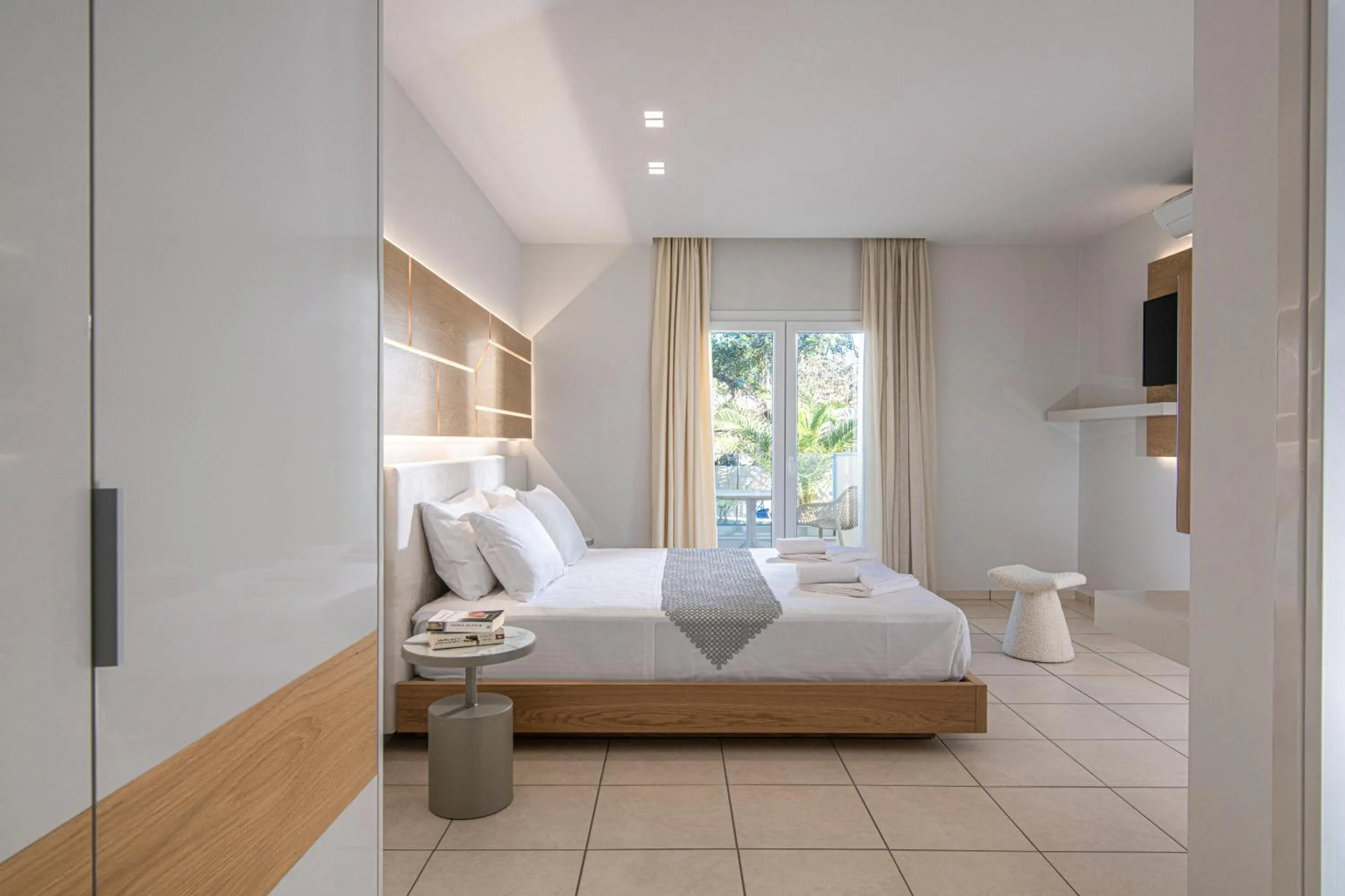 Bedroom, Bed in Filia Luxury Suites