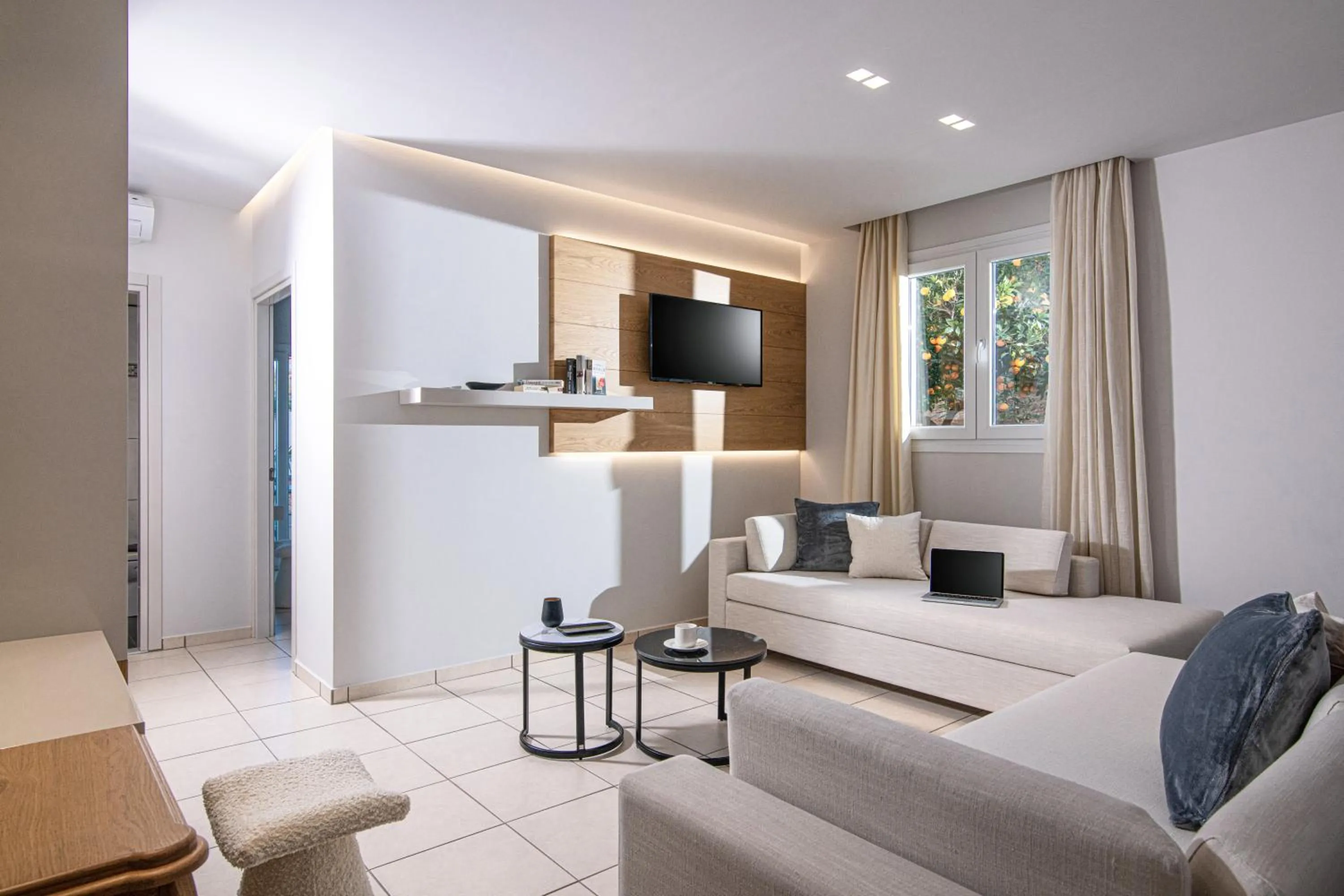 TV and multimedia in Filia Luxury Suites