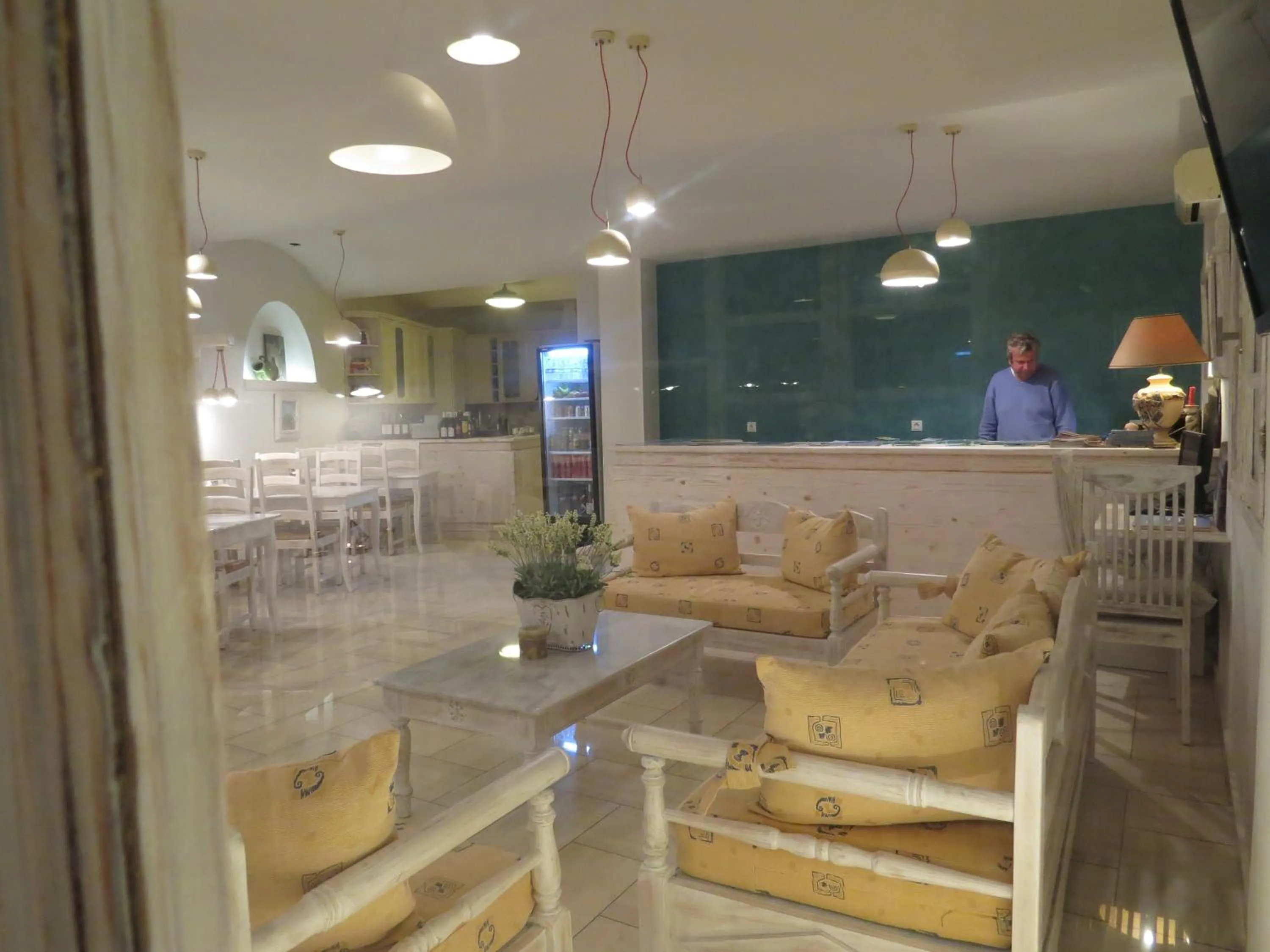 Lounge or bar in Villa Manos Hotel