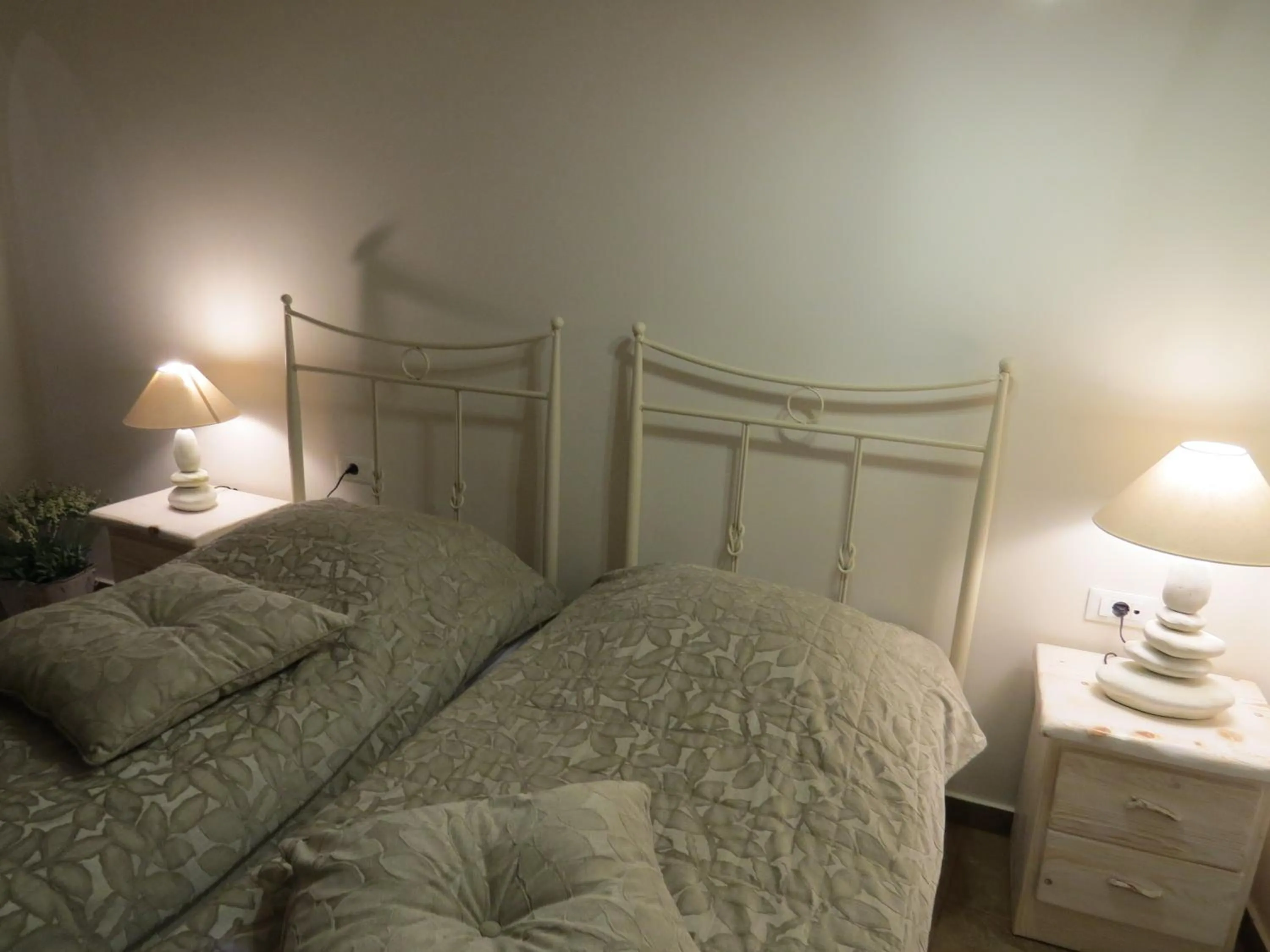 Bed in Villa Manos Hotel