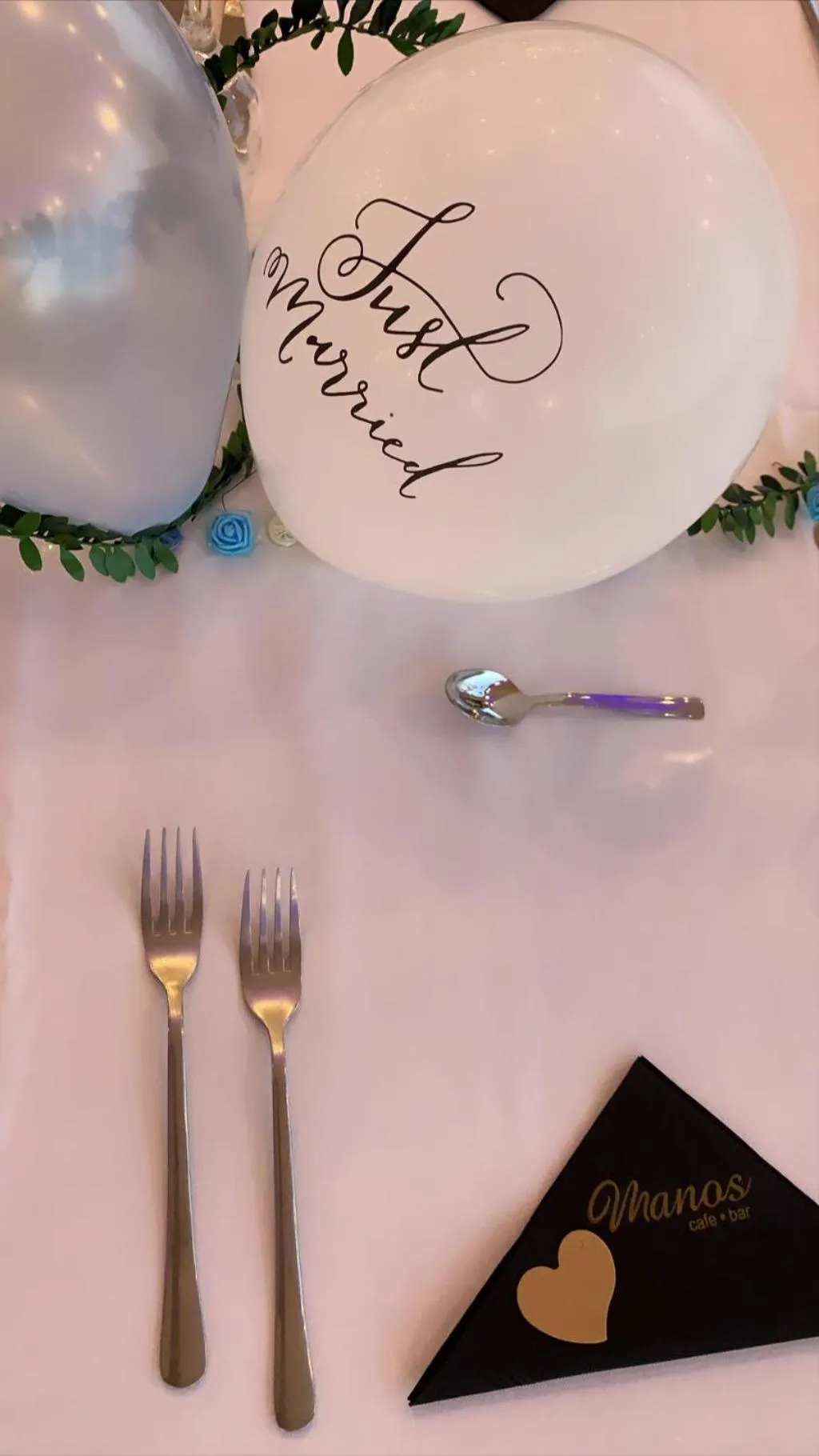 Restaurant/places to eat in Villa Manos Hotel