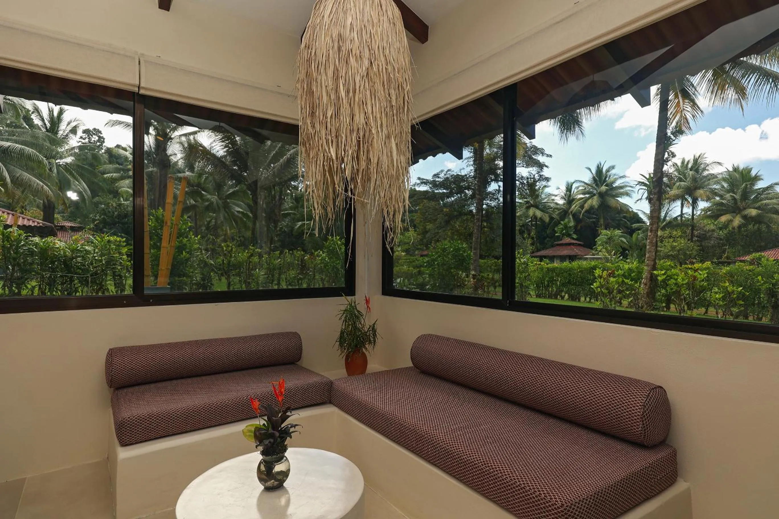 Garden in Corcovado Wilderness Lodge by SCP