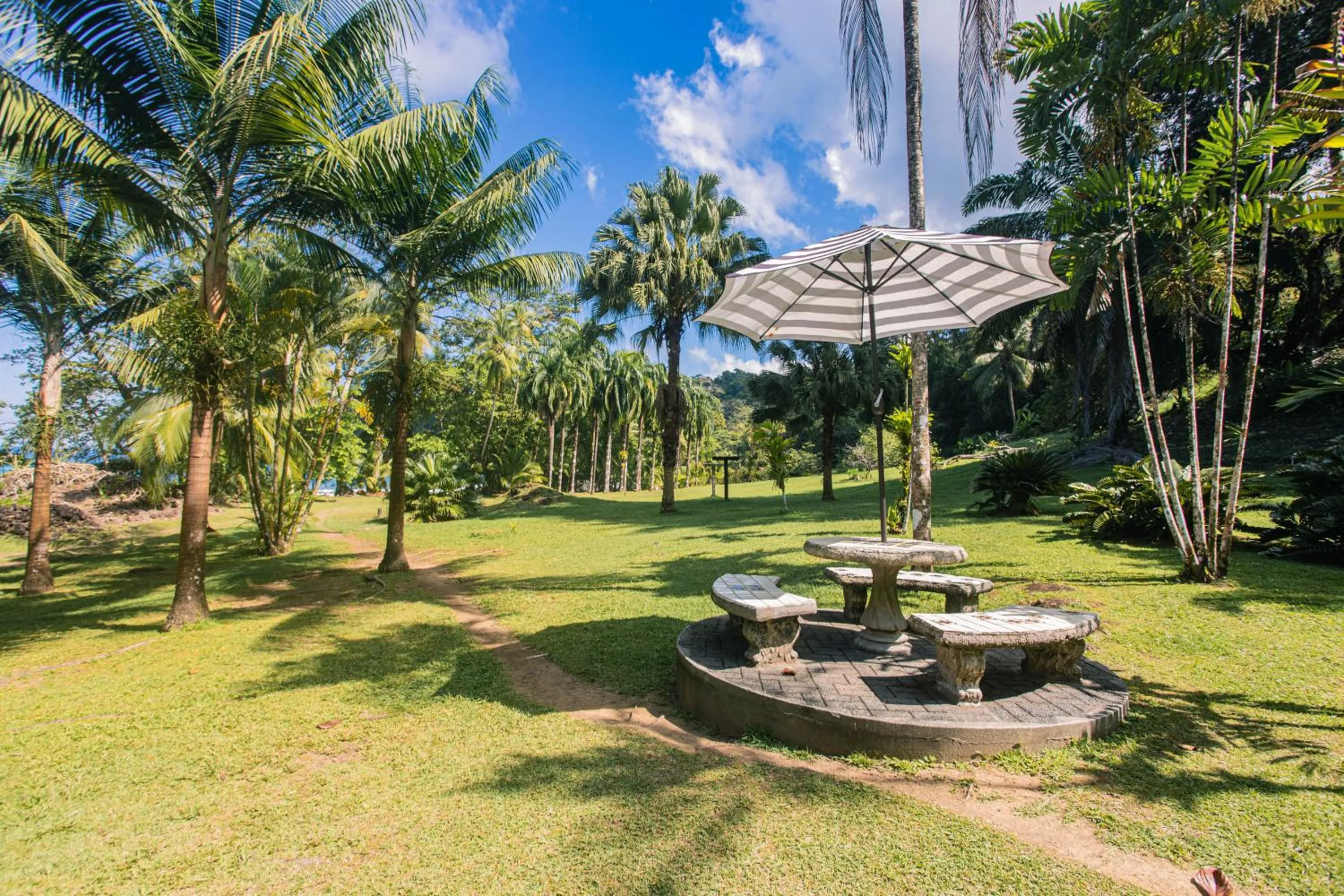 Beach in Corcovado Wilderness Lodge by SCP