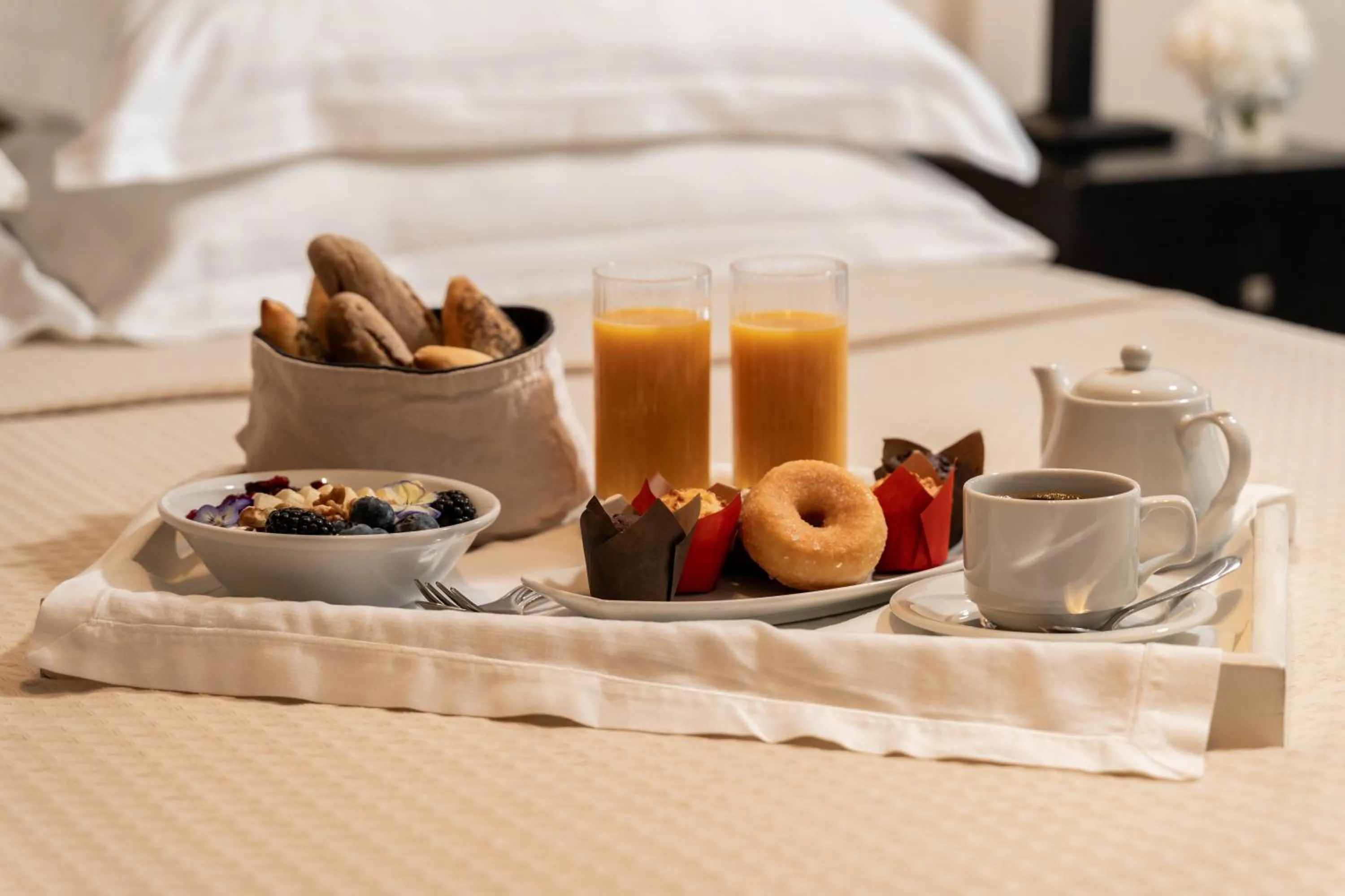 Breakfast, Bed in Plaza Resort